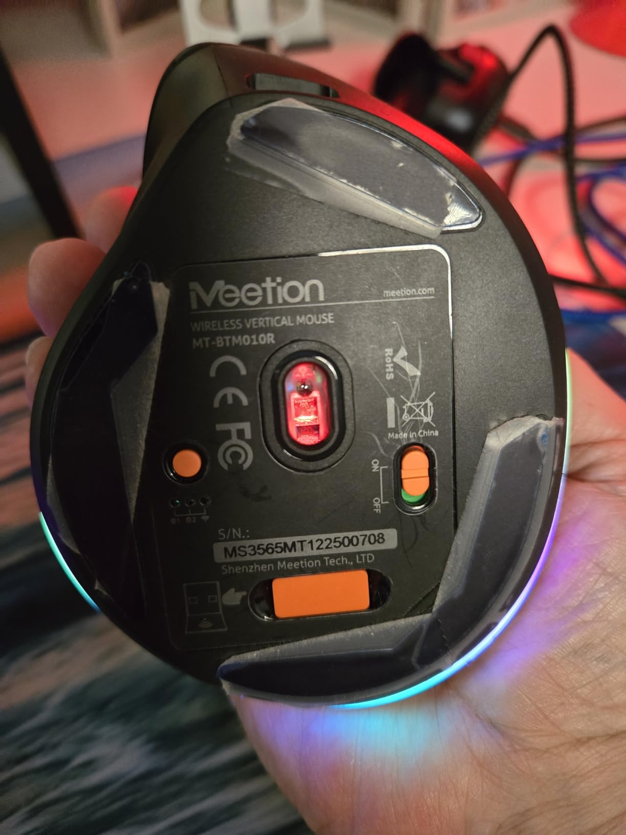 MEETION Ergonomic Wireless Vertical Mouse, Rechargeable, Black | Bluetooth 5.2 + 3.0 and USB connectivity, RGB backlight, 4 DPI adjustment, compatible with Windows, Mac, Android, PC and iPad customer photo 2