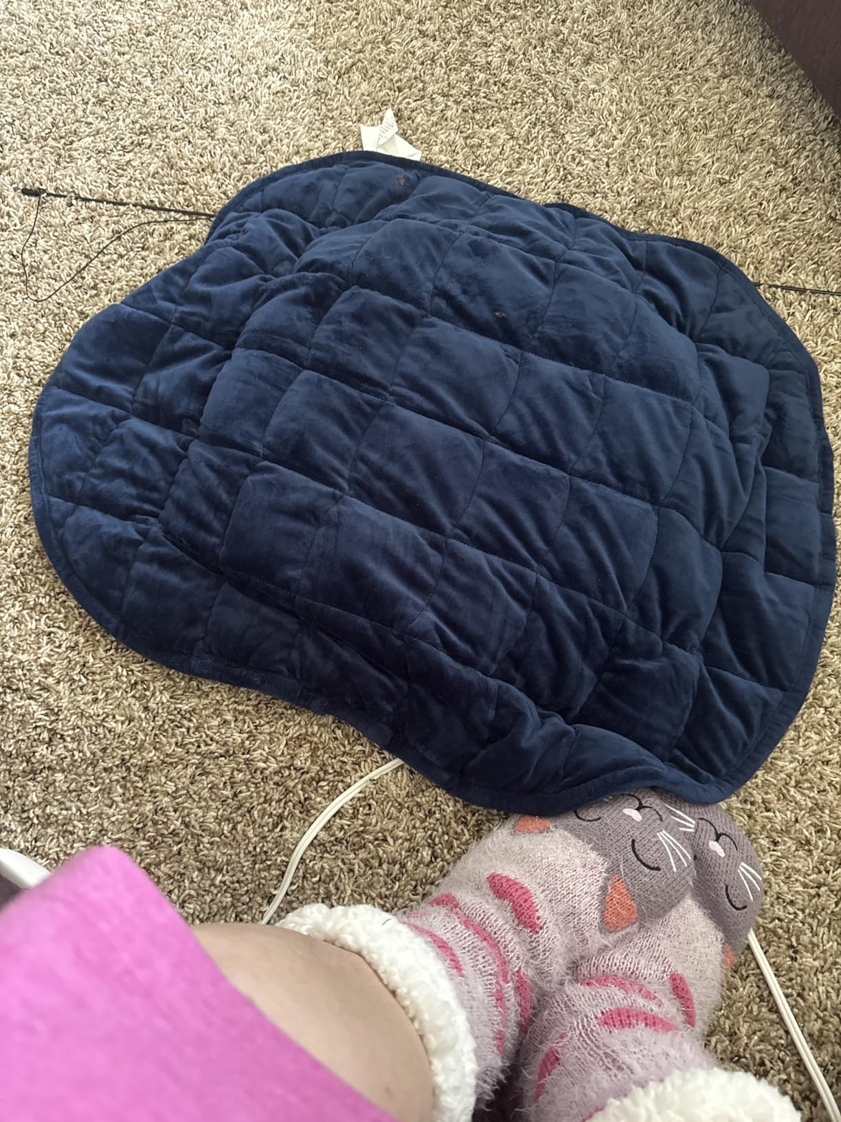 Sivio Weighted Lap Blanket for Sleeping, 2lbs 20 x 30 inches | Cooling Soft Minky; Breathable; Calm and Nap; Filled With Glass Bead; Small Weighted Lap Pad for School and Home; Grey customer photo 2