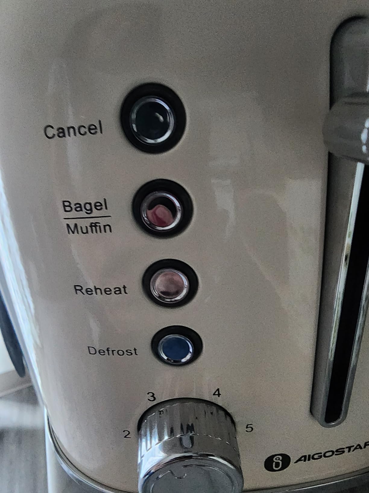 Aigostar Toaster 2 Slice, Retro Extra-Wide Slot, Cream White customer photo 1