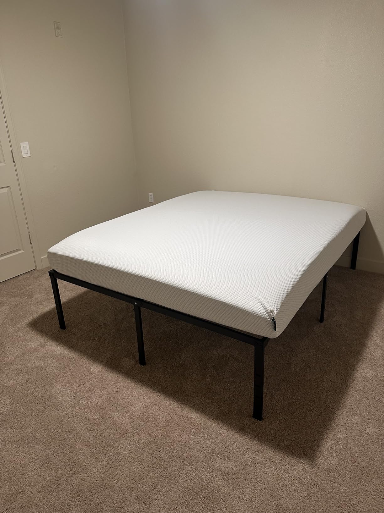 Zinus 10 Inch Queen Green Tea Cooling Memory Foam Mattress, Medium Feel, Refreshing & Cooling Sleep, Targeted Pressure Relief, Just-Right Medium Feel, CertiPUR-US & OEKO-TEX Certified customer photo 1