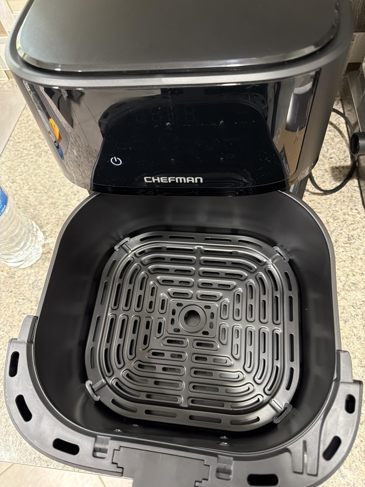 Chefman Air Fryer - 6 QT Compact Airfryer for Quick & Easy Meals in Minutes, Features Hi-Fry Technology for Extra Crisp, Touchscreen Controls with 4 Presets, Nonstick & Dishwasher Safe Basket - Black customer photo 2
