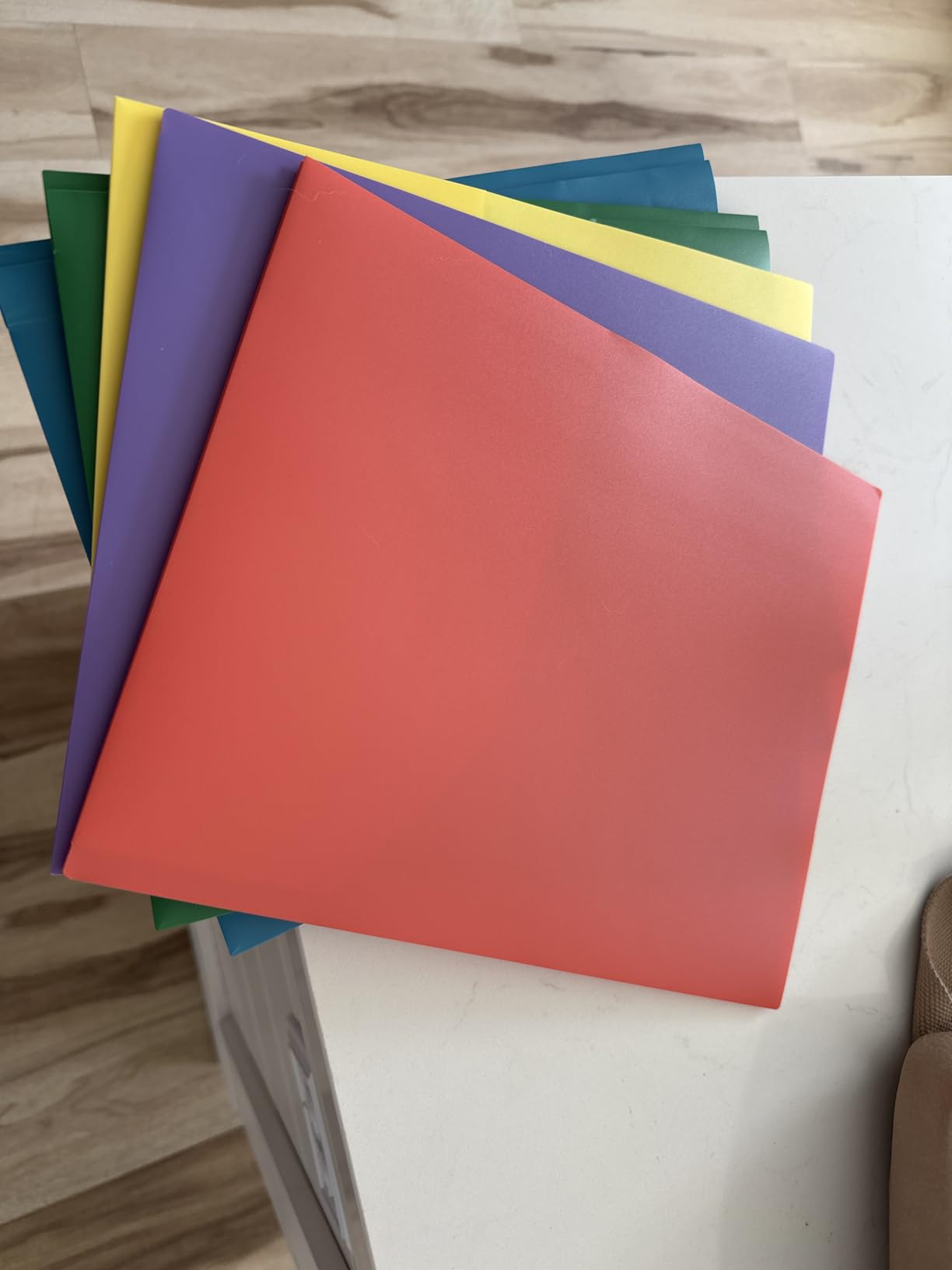 Aegero Plastic Folders with Pockets (7 Pack, Assorted Colors) | Durable Heavy Duty File Folders with Business Card Slot, 2-Pocket Folder for Schoolwork & Office, Letter Size customer photo 1