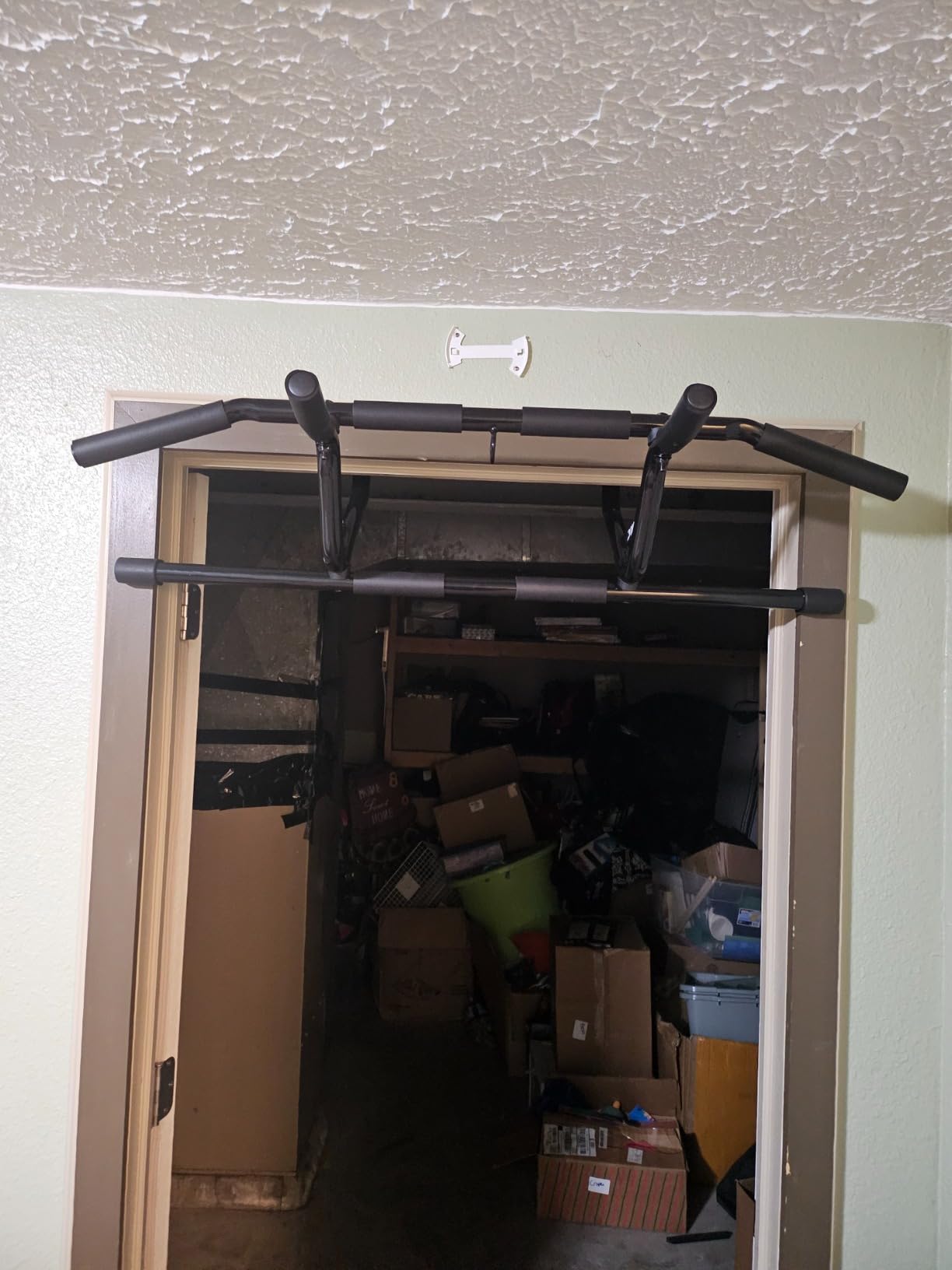 DMoose Fitness Pull Up Bar for Doorway - No Screwing or Slipping, Hanging Pullup & Chin Up Bar for Door Frame - Multi Padded Grips for Strength Training customer photo 1