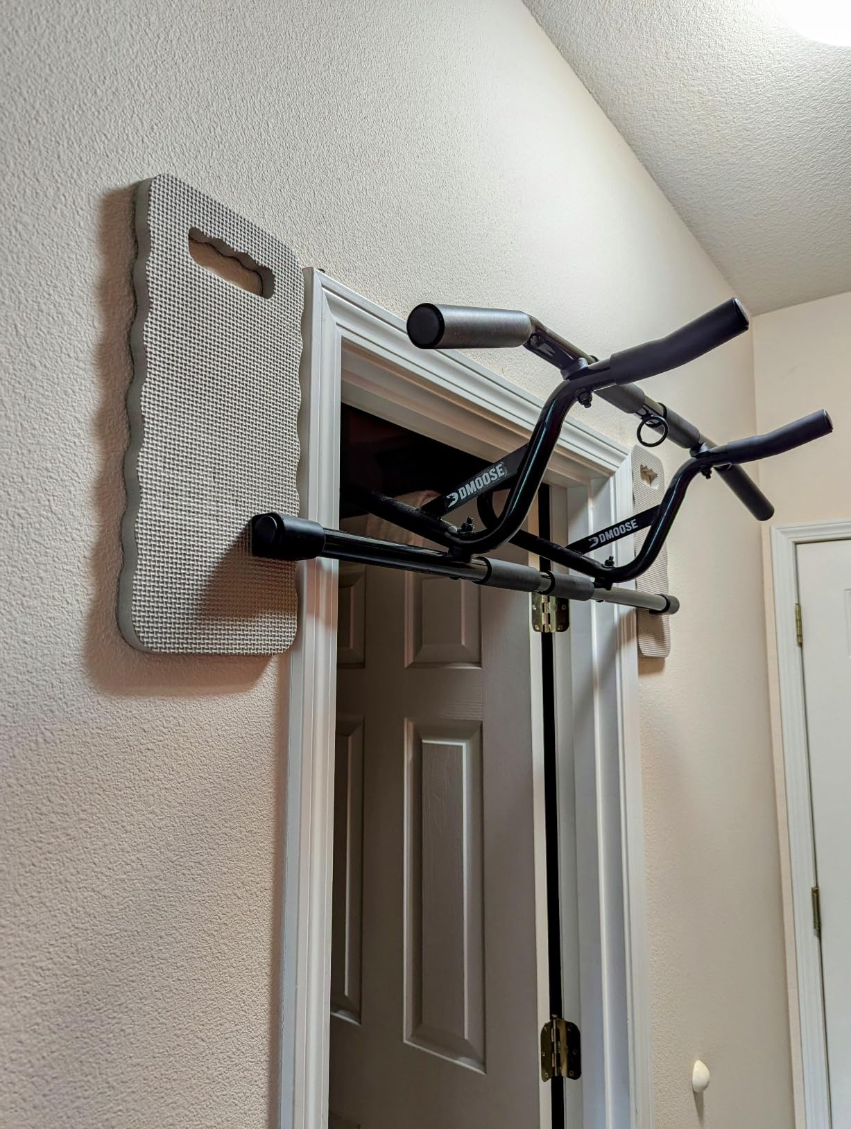 DMoose Fitness Pull Up Bar for Doorway - No Screwing or Slipping, Hanging Pullup & Chin Up Bar for Door Frame - Multi Padded Grips for Strength Training customer photo 2