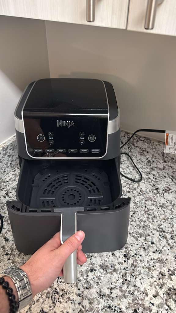 Ninja Air Fryer XL with MaxCrisp, 6.5 Qt, 6-in-1, Grey, AF181 | Max crisp, air fry, roast, bake, reheat, dehydrate, 1750W, 450F max, Fits 9 lbs wings customer photo 1