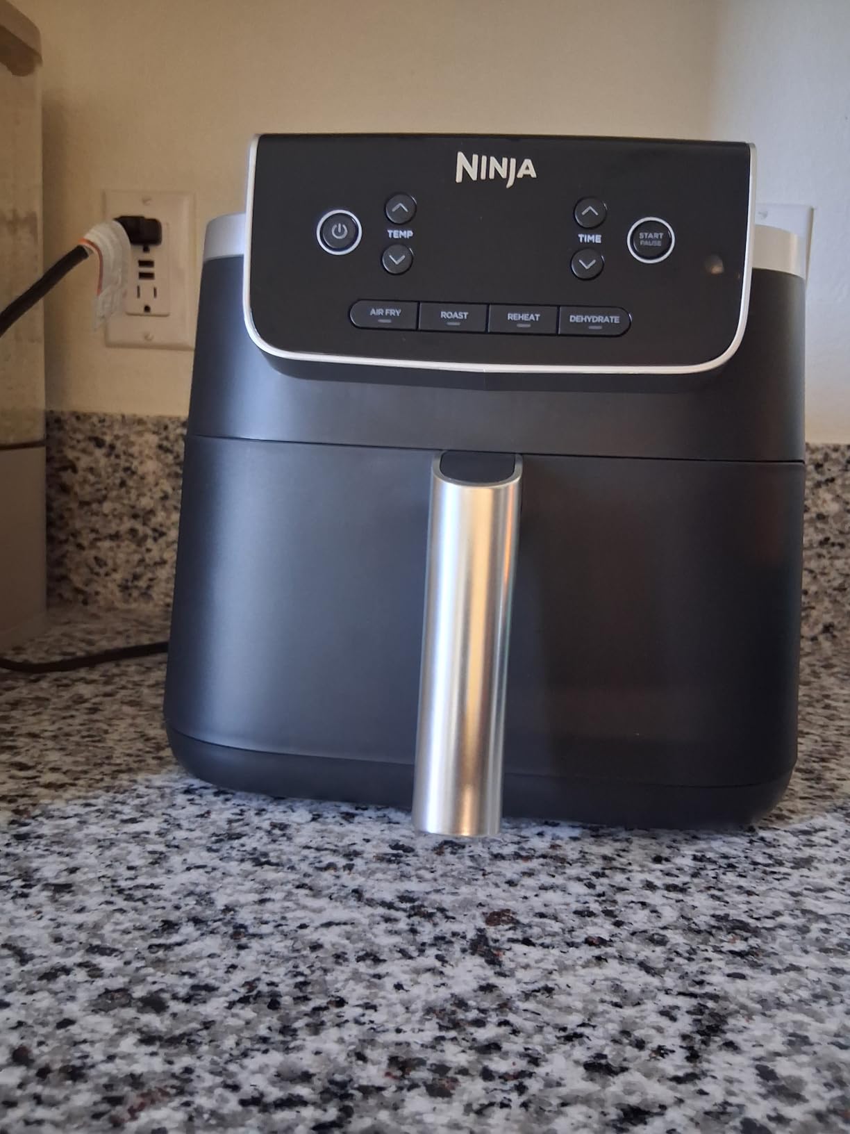 Ninja Air Fryer Pro, 5 Qt, 4-in-1, Grey, AF141 | Air fry, roast, reheat, dehydrate, 1750W, 400F max, Fits 4 lbs fries, Nonstick basket, Dishwasher-safe customer photo 2