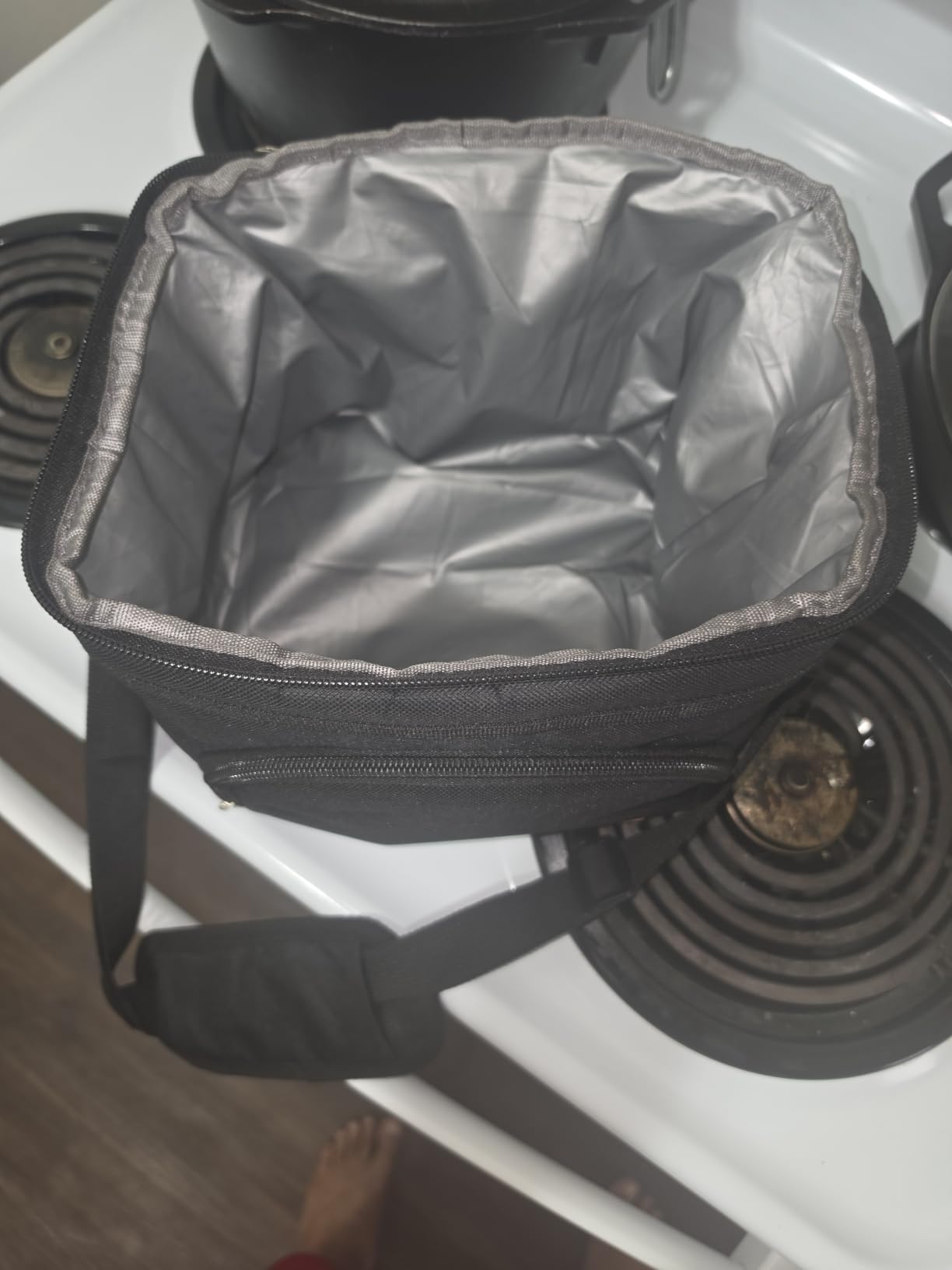 HOTOR Insulated Lunch Box Men Women Leak-Proof Cooler Lunch Bag 9L, 4 Pockets, Adjustable Strap, Ideal for Work, Picnic, Travel, Camping, Black customer photo 1