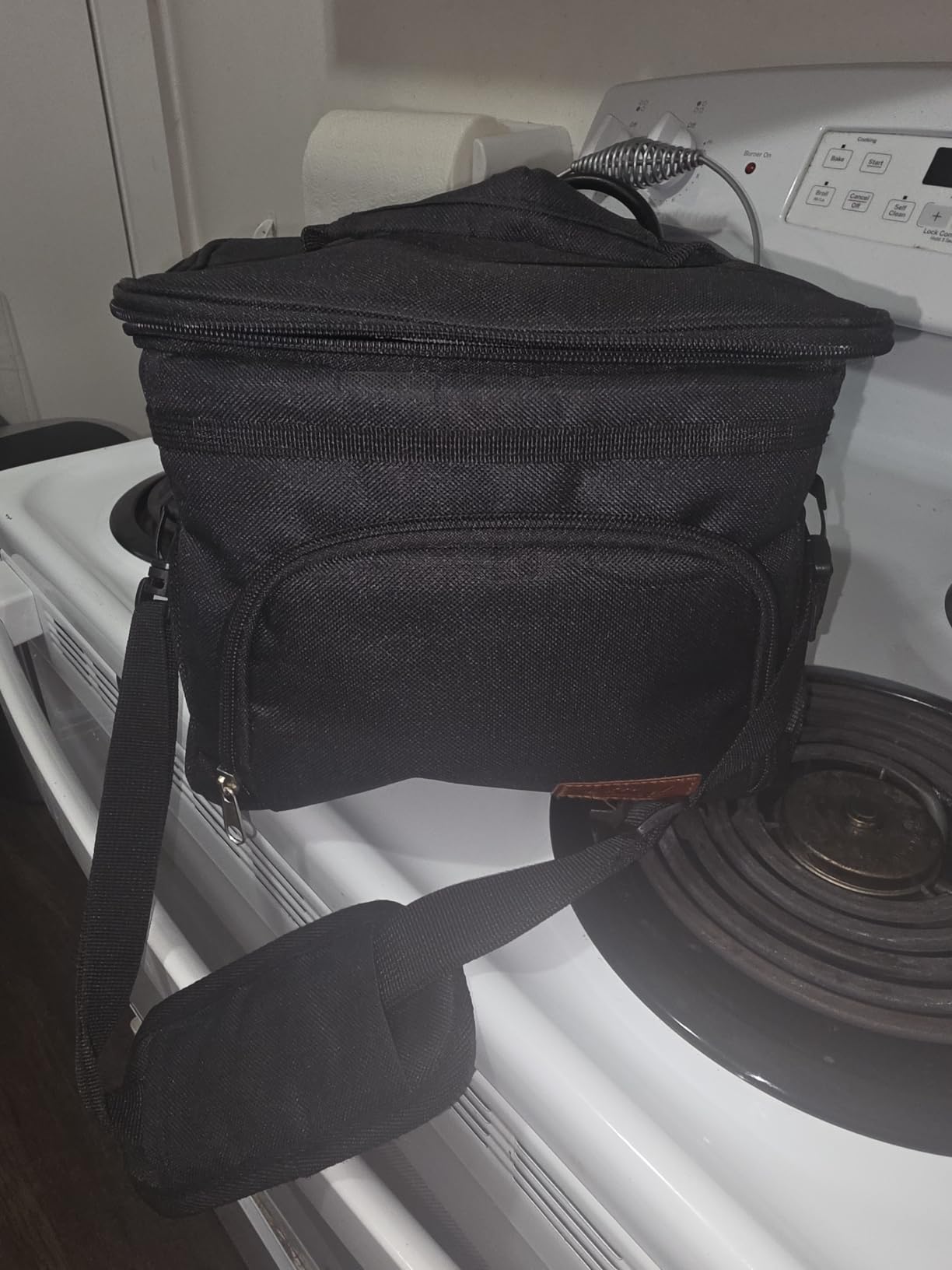 HOTOR Insulated Lunch Box Men Women Leak-Proof Cooler Lunch Bag 9L, 4 Pockets, Adjustable Strap, Ideal for Work, Picnic, Travel, Camping, Black customer photo 2