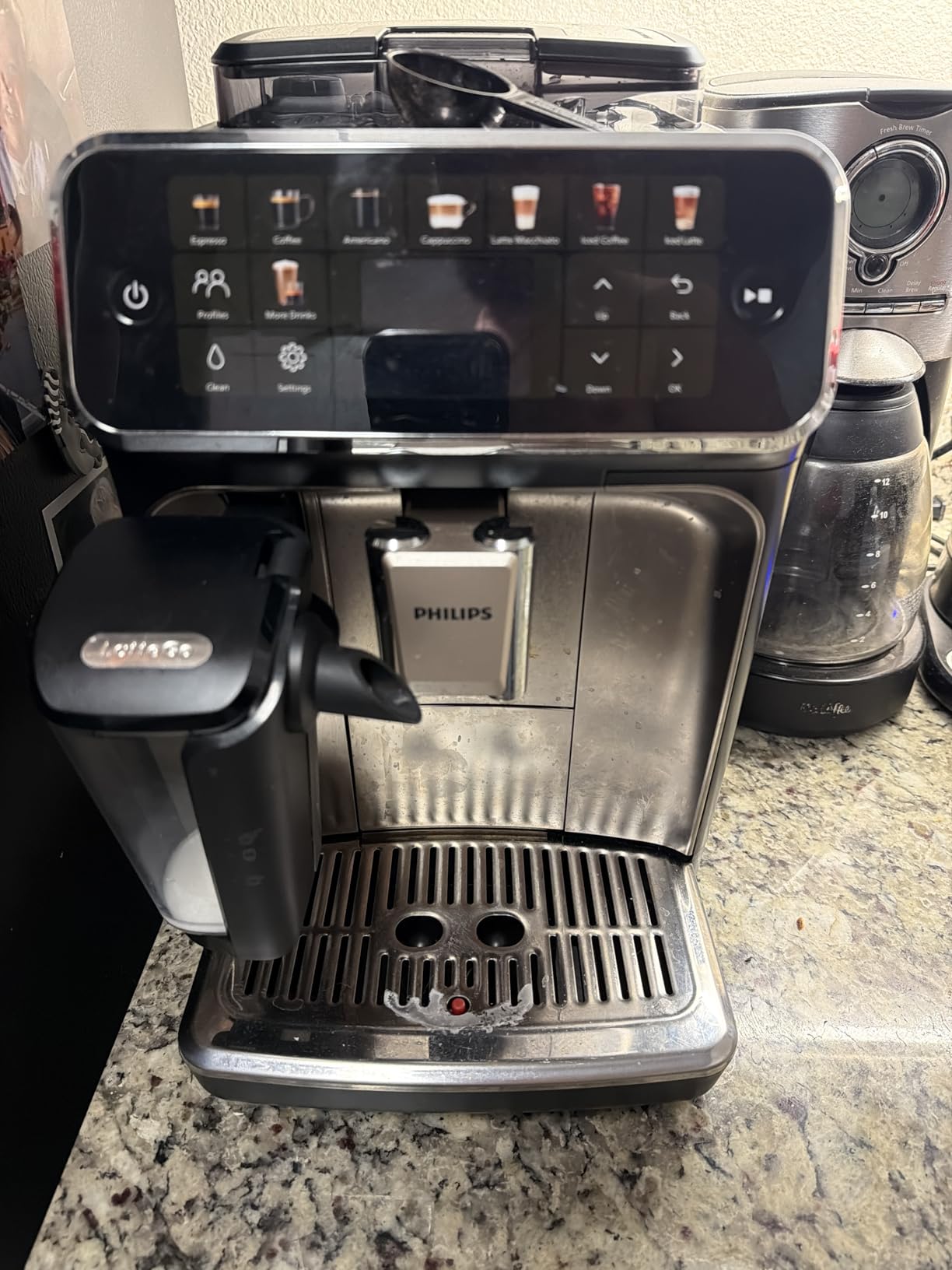 PHILIPS 5500 Series Fully Automatic Espresso Machine with LatteGo Milk System and Ceramic Grinder customer photo 2
