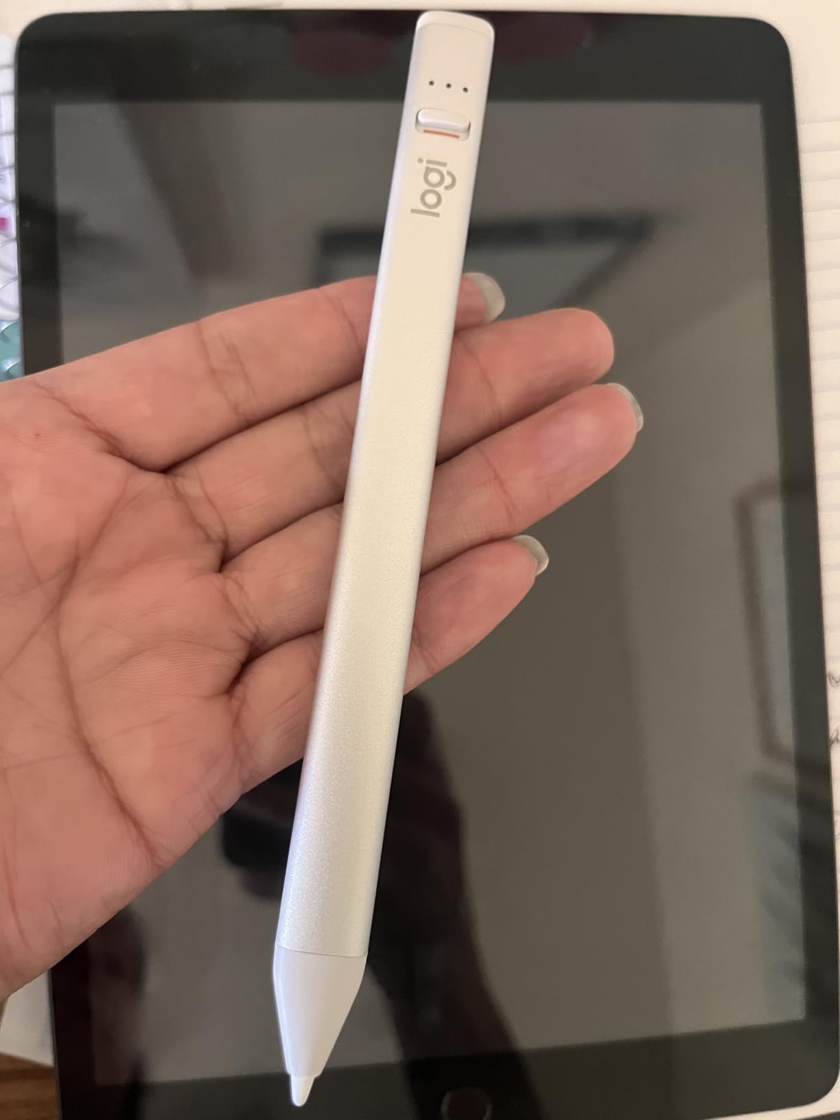 Logitech Crayon Digital Pencil for iPad (USB-C) - Apple Pencil Technology, Anti-Roll Design, Dynamic Smart Tip customer photo 1