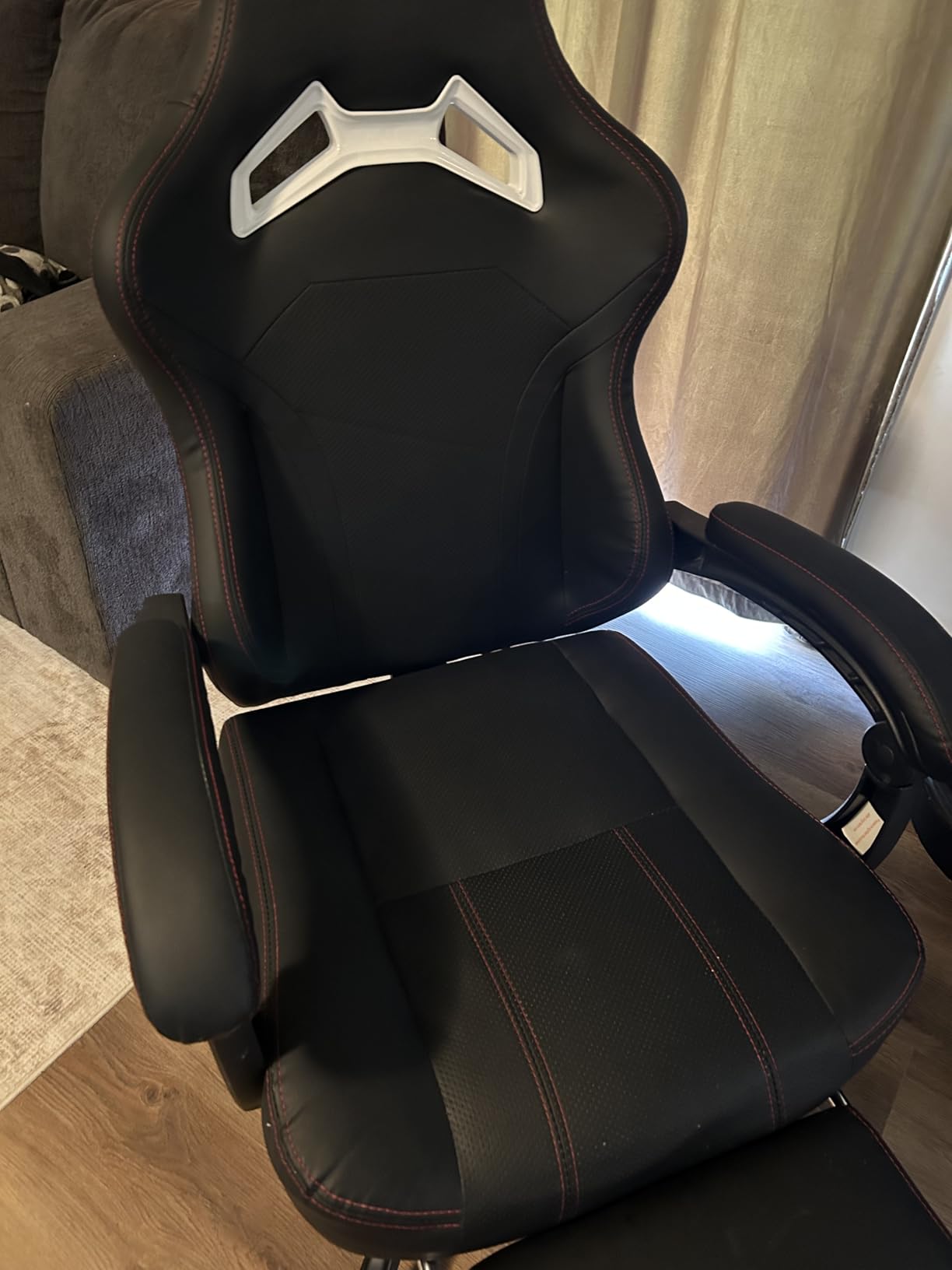 VITESSE Big and Tall Gaming Chair 400lb Capacity with Footrest | Racing-Style High Back Video Game Chair for Adults, PU Leather Computer Chair with Oversized Headrest for Gaming and Work customer photo 2