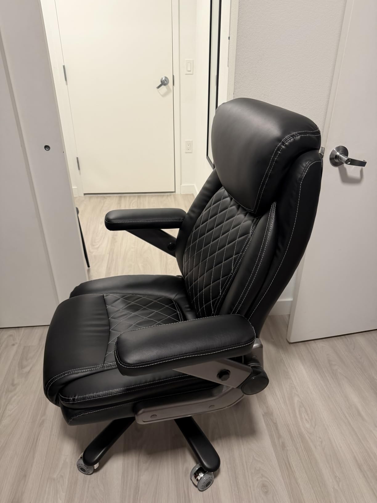 Indulgear Large Heavy Duty Office Chair with 5D Flip Arms, Comfy Big and Tall Executive Office Desk Chair with Pocket Spring Cushion, High Back Computer Chair with Lumbar Support, Dual Rubber Wheel customer photo 1