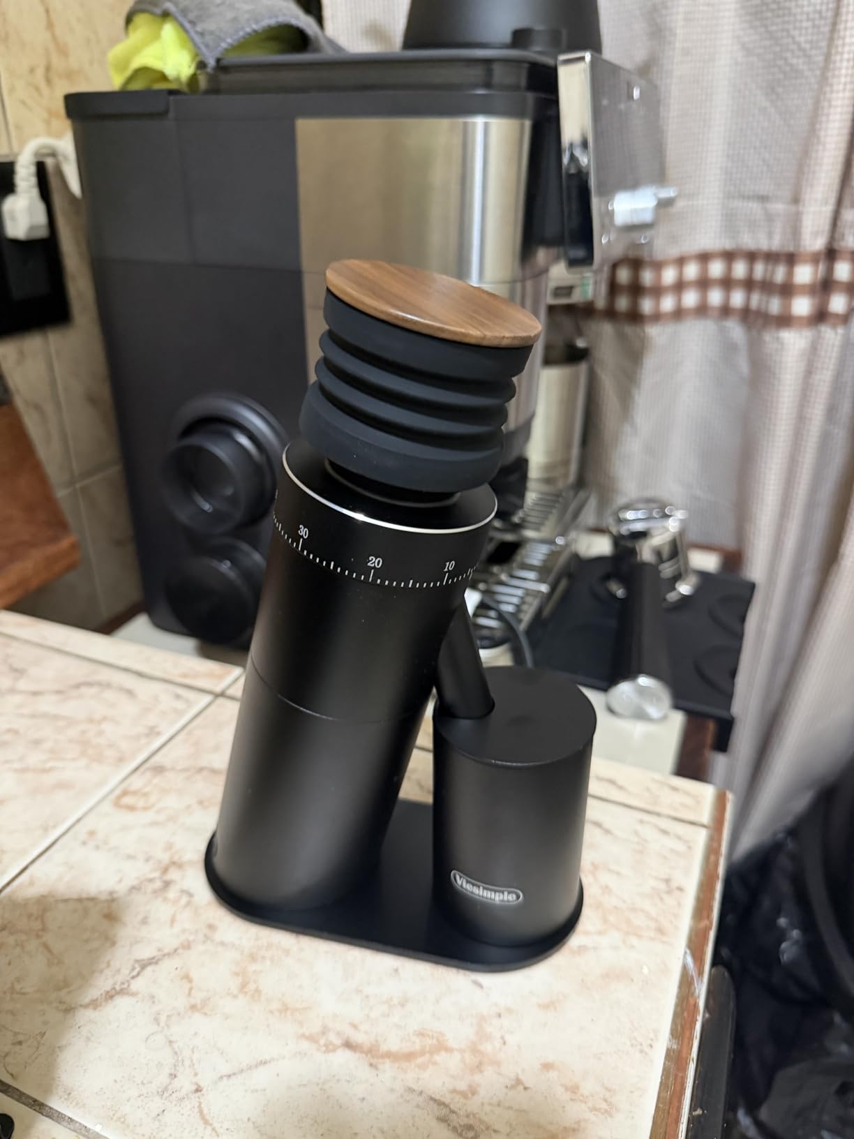 Gen 4 Electric Burr Coffee Grinder, Single Dose, Espresso, Black | Magnetic dosing cup, anti-static design and compact quiet workflow help keep daily home brewing cleaner and more consistent customer photo 2