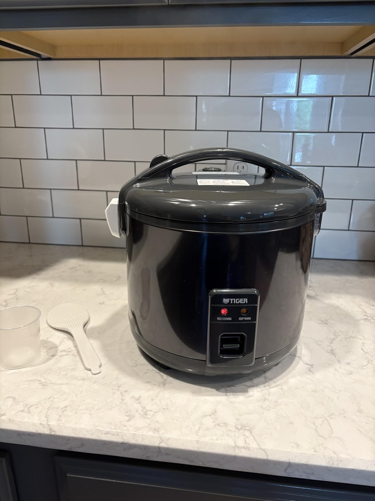 Tiger JNP-S18U-KY 10 Cup Capacity Rice Cooker with Non-Stick Inner Pot, Retractable Power Cord, and Keep Warm up to 12 hours, Black customer photo 1
