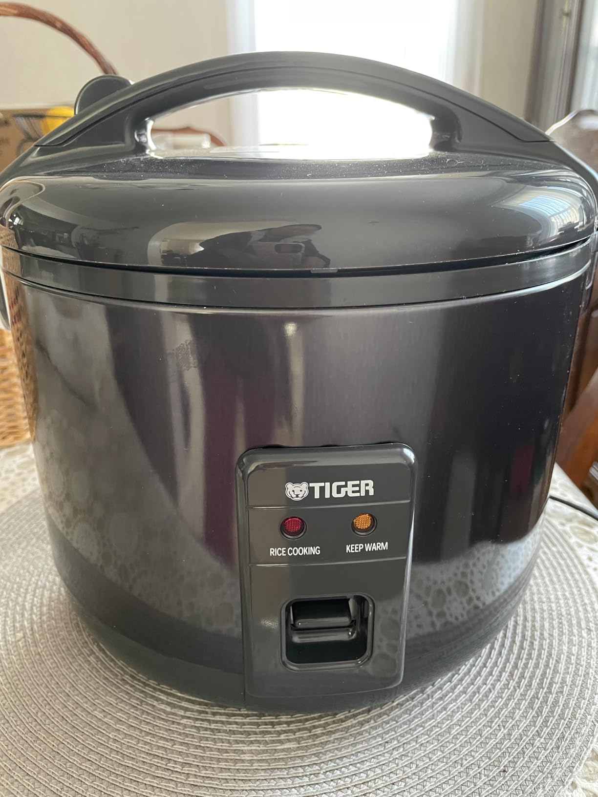 Tiger JNP-S18U-KY 10 Cup Capacity Rice Cooker with Non-Stick Inner Pot, Retractable Power Cord, and Keep Warm up to 12 hours, Black customer photo 2