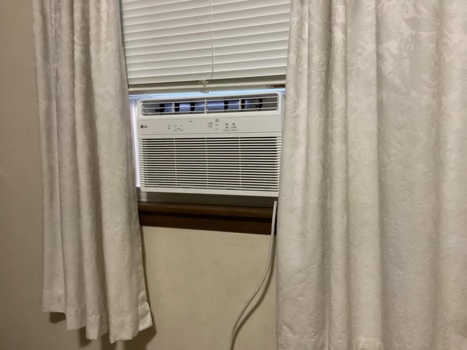 LG 5000 BTU Window Air Conditioner with Remote, Easy Button Control Ultra-Quiet Compact-size Cools 150 Sq.Ft. for Small Room, Washable Filter AC Unit Easy Installation White LW5025R customer photo 1