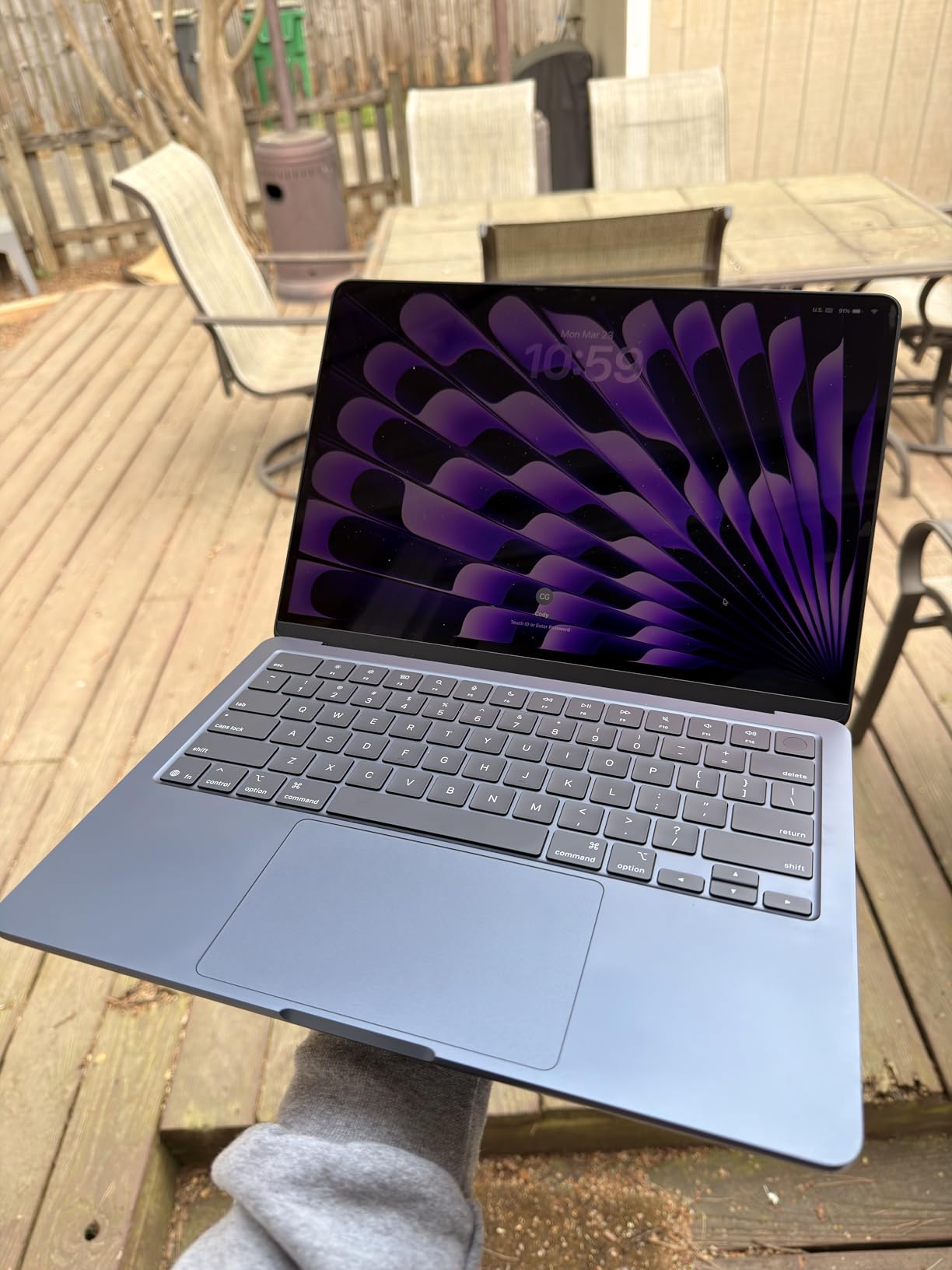 Apple 2025 MacBook Air 13-inch Laptop with M4 chip: Built for Apple Intelligence, 13.6-inch Liquid Retina Display, 16GB Unified Memory, 512GB SSD Storage, 12MP Center Stage Camera, Touch ID; Sky Blue customer photo 2
