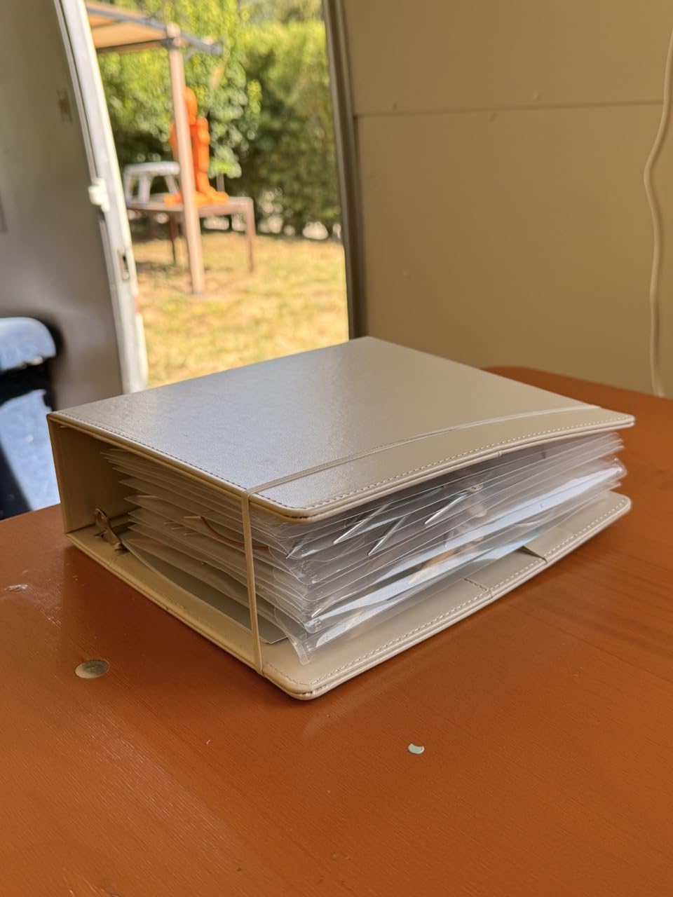 Ospelelf Vintage Hardcover 3 Ring 2 inch Leather Binder, Professional Binders Organizer Suitable for Letter Size Documents, Binder Dividers with Tabs, Beige customer photo 2