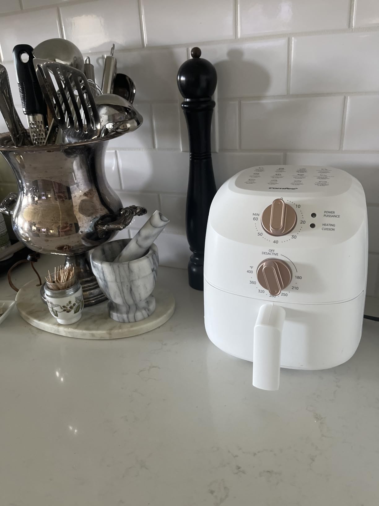 COMFEE' Compact 2.1-Quart Mini Air Fryer for Small Kitchens, White customer photo 2
