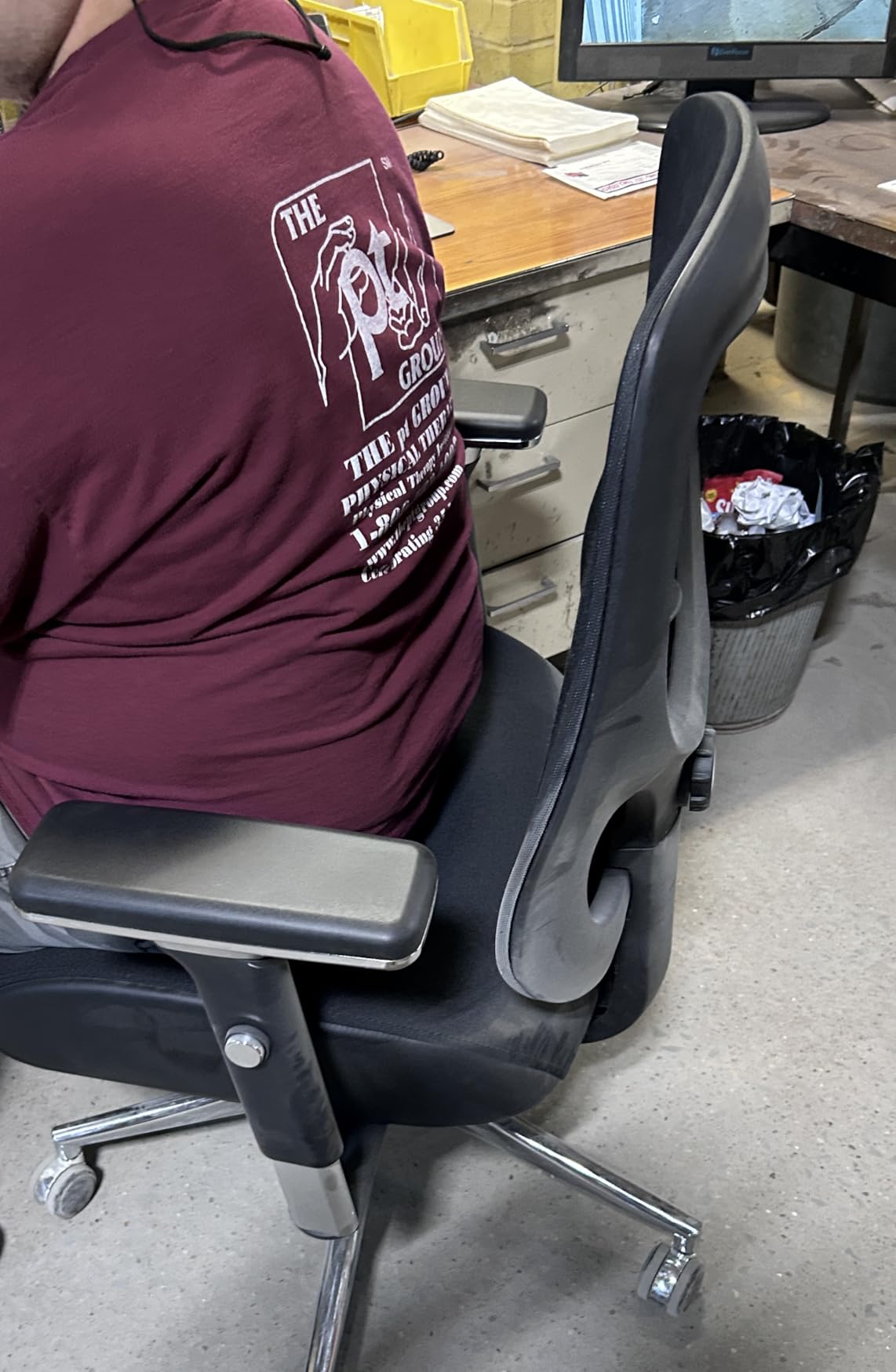 750lbs Big and Tall Office Chair with Wide Thick Seat Cushion for Heavy People Ergonomic Computer Mesh Desk Chairs with 4D Armrests, Adjustable Lumbar Support for Adults 8 Hours daliy Work customer photo 1