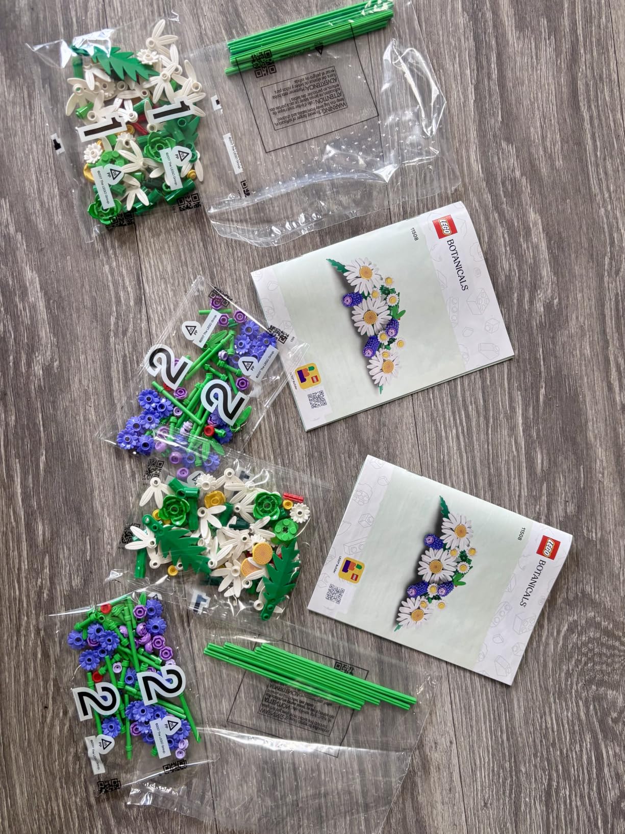 LEGO Botanicals Daisies Building Toy - Artificial Flowers Crafting Kit for Girls & Boys, Ages 9+ - Kids Room Decor for Book Shelf or Desk - Gift Idea for Birthdays customer photo 2