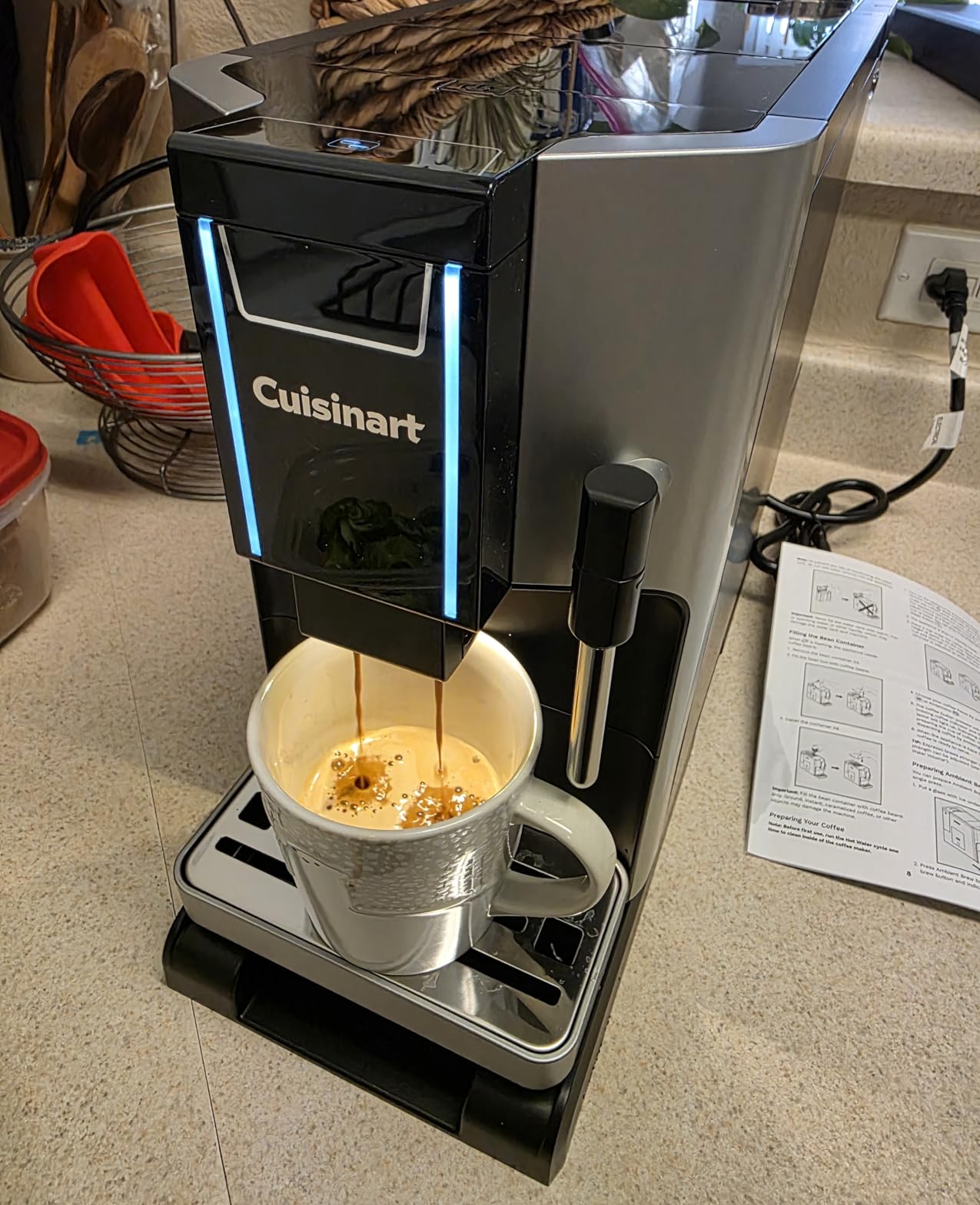 Cuisinart Espresso Bar Fully Automatic Espresso Machine, Makes Hot or Cold Cafe-Quality Cappuccino, Lattes, Americanos and Cold Extracted Espresso, Steam/Frothing Wand for Milk-Based Drinks, EM-550 customer photo 1