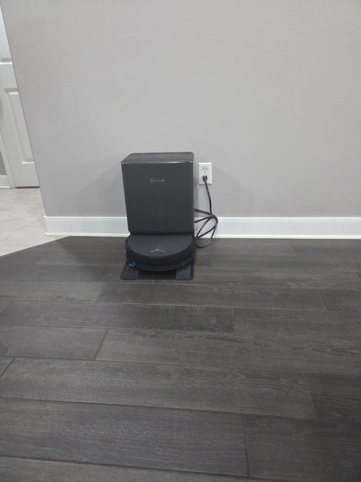 ECOVACS DEEBOT T90 PRO Omni Robot Vacuum and Mop, 30000Pa Blast Suction, TruEdge Instant Self-Cleaning OZMO Roller, PowerBoost Charging, Triple Lift Carpet Care, ZeroTangle for Pet Family, YIKO Agent customer photo 2