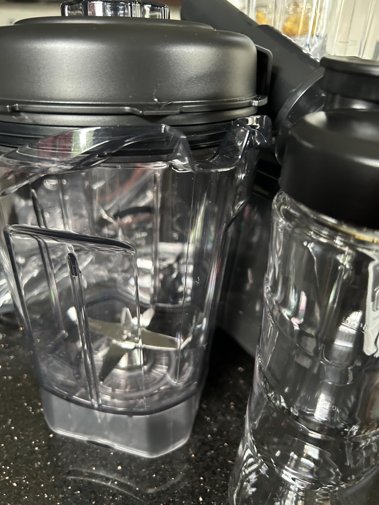 Professional Countertop Blender, 1800W Peak High-Speed Blender with 68 Oz Pitcher, Grinder & To-Go Cup, Variable Speed Control, Ice Crushing, Smoothies, Frozen Drinks, Nut Butter, Hot Soup customer photo 2