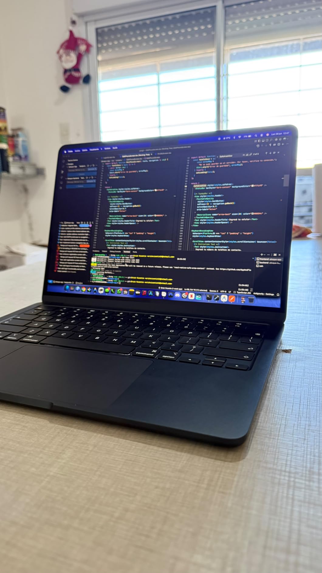Apple 2026 MacBook Air 13-inch Laptop with M5 chip: Built for AI, 13.6-inch Liquid Retina Display, 24GB Unified Memory, 1TB SSD, 12MP Center Stage Camera, Touch ID, Wi-Fi 7; Starlight customer photo 1