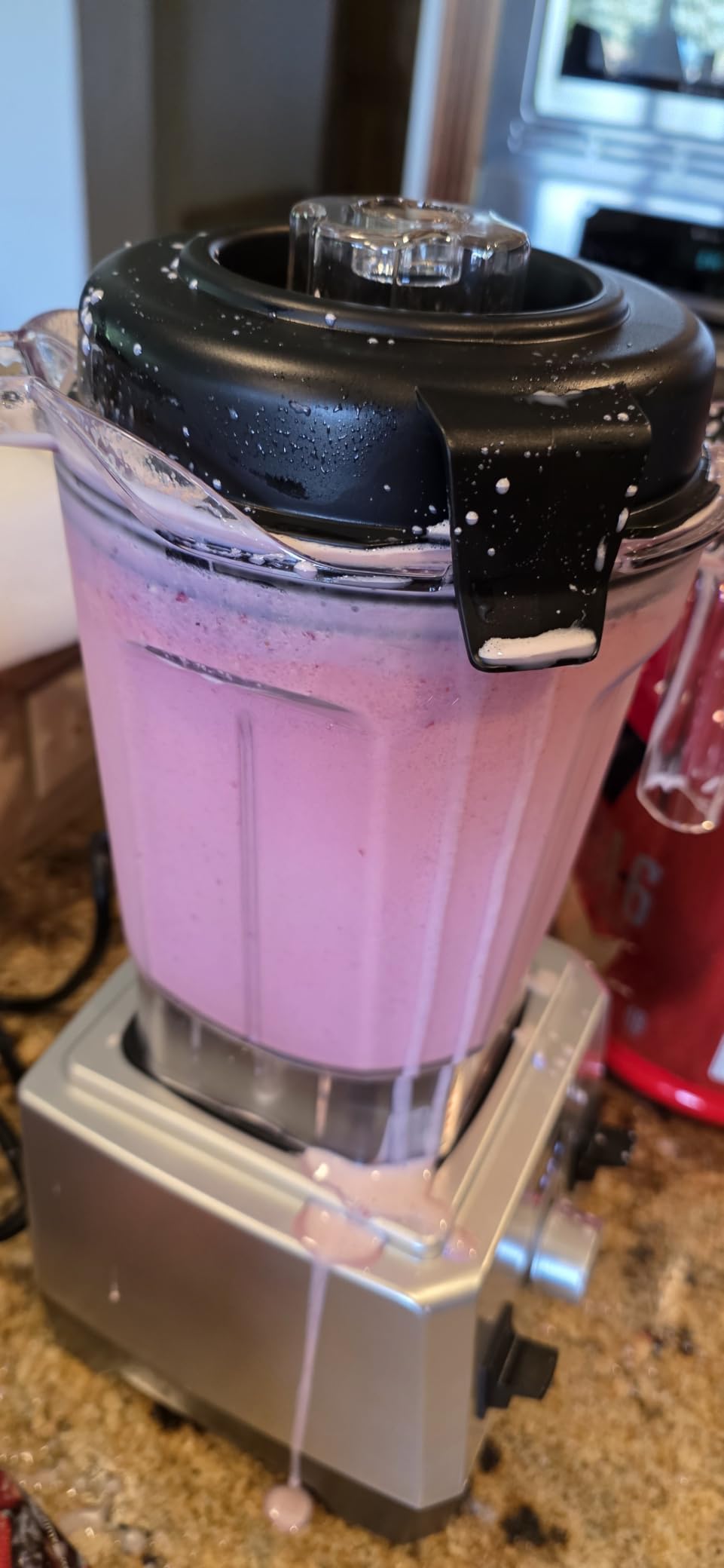 Aeitto Blenders for Kitchen with 68Oz. Large Capacity, 1800W Max Power Smoothie Blender, 3 Preset Programs & 7 Speeds, Professional Countertop Blender for Smoothies, Ice Crush, Silver customer photo 2