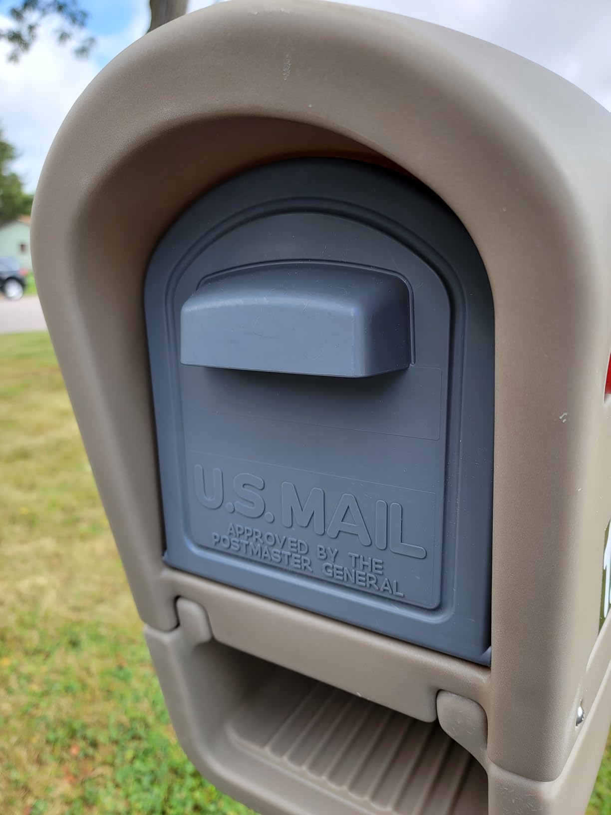 Step2 MailMaster Plus Mailbox & Post, Weather Resistant, Large Outdoor Mailboxes, Made of Durable Plastic, Easy to Install, Flag Included, Black customer photo 2