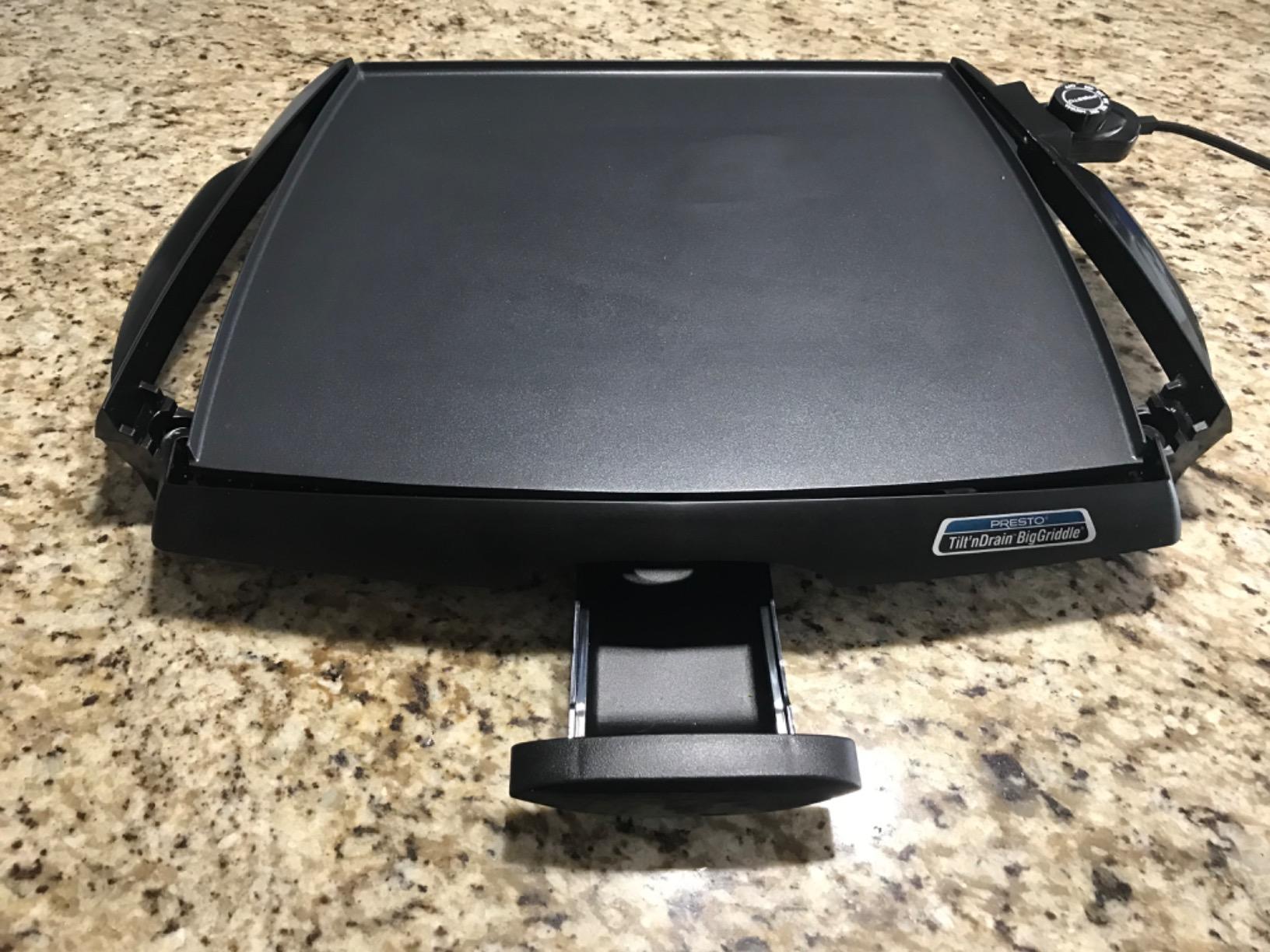 Presto 07046 Tilt 'n Drain Big Griddle Cool-Touch Electric Griddle customer photo 1