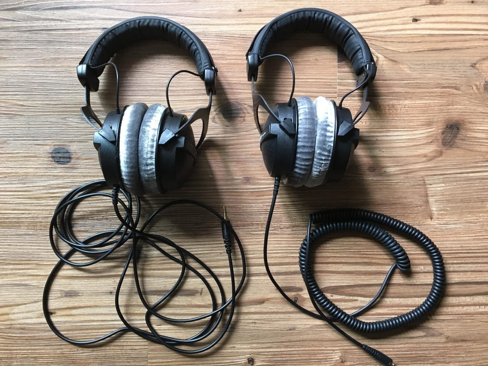 beyerdynamic DT 770 PRO 80 Ohm Over-Ear Studio Headphones in Gray. Enclosed Design, Wired for Professional Recording and Monitoring customer photo 1