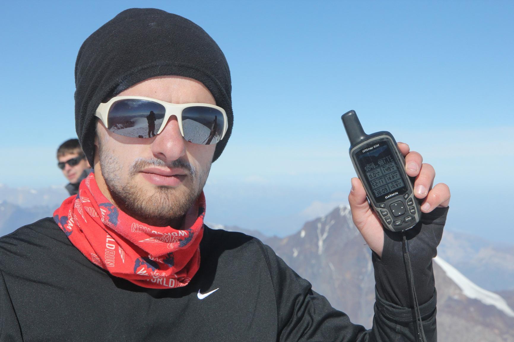 Garmin GPSMAP 62St Handheld GPS Navigator customer photo 1