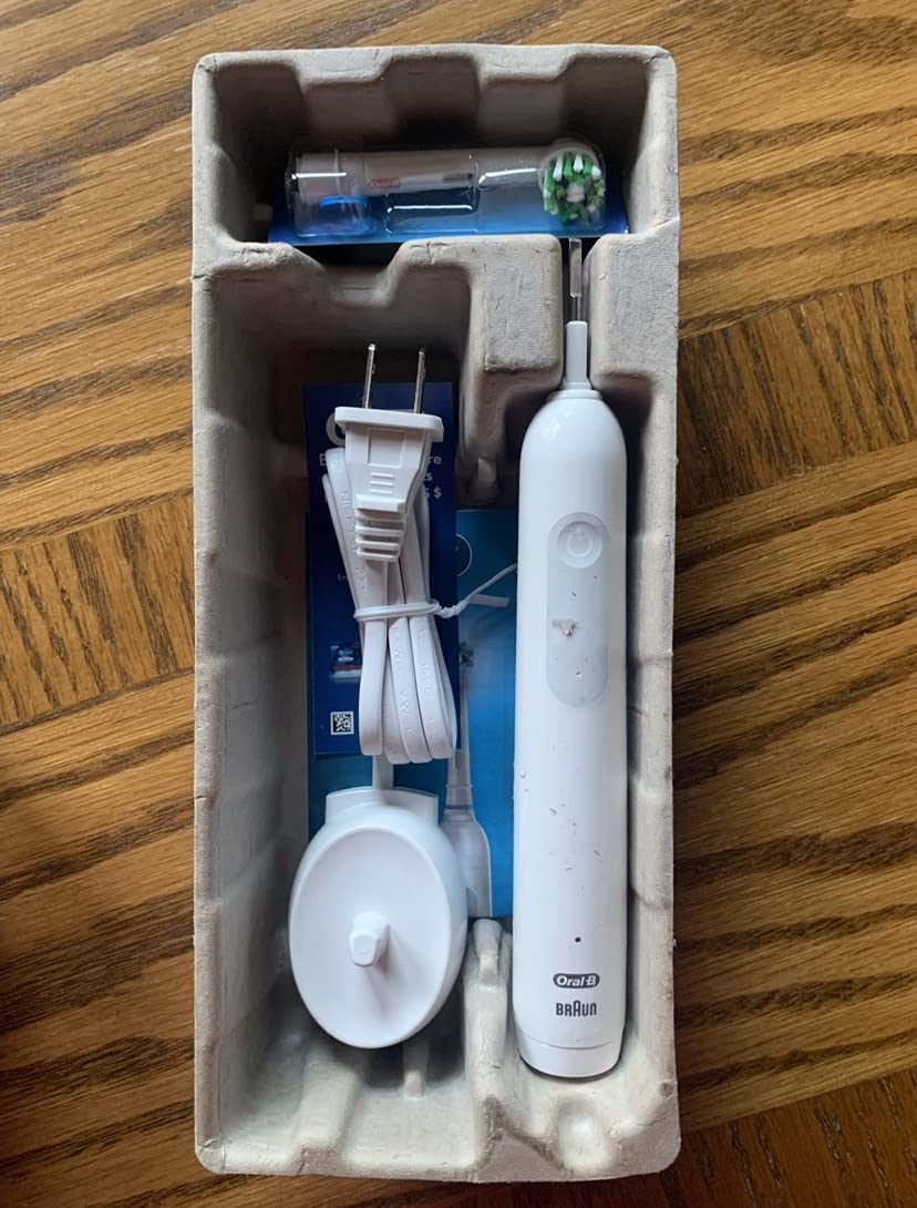 Oral-B Pro 1000 Rechargeable Electric Toothbrush, Black customer photo 2