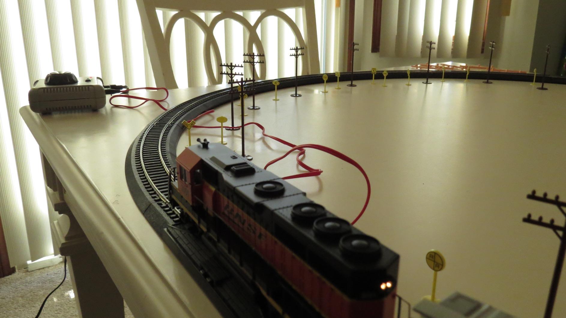 Bachmann Trains Rail Chief Ready to Run Electric Train Set, HO Scale customer photo 1