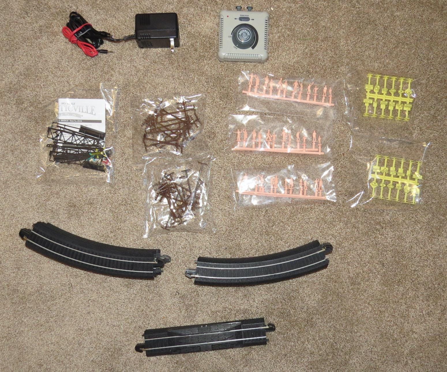 Bachmann Trains Rail Chief Ready to Run Electric Train Set, HO Scale customer photo 2