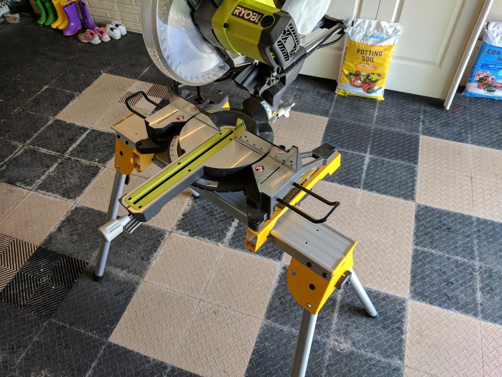 DEWALT Miter Saw Stand, Heavy Duty with Miter Saw Mounting Brakets, Tool Only (DWX725B) customer photo 1
