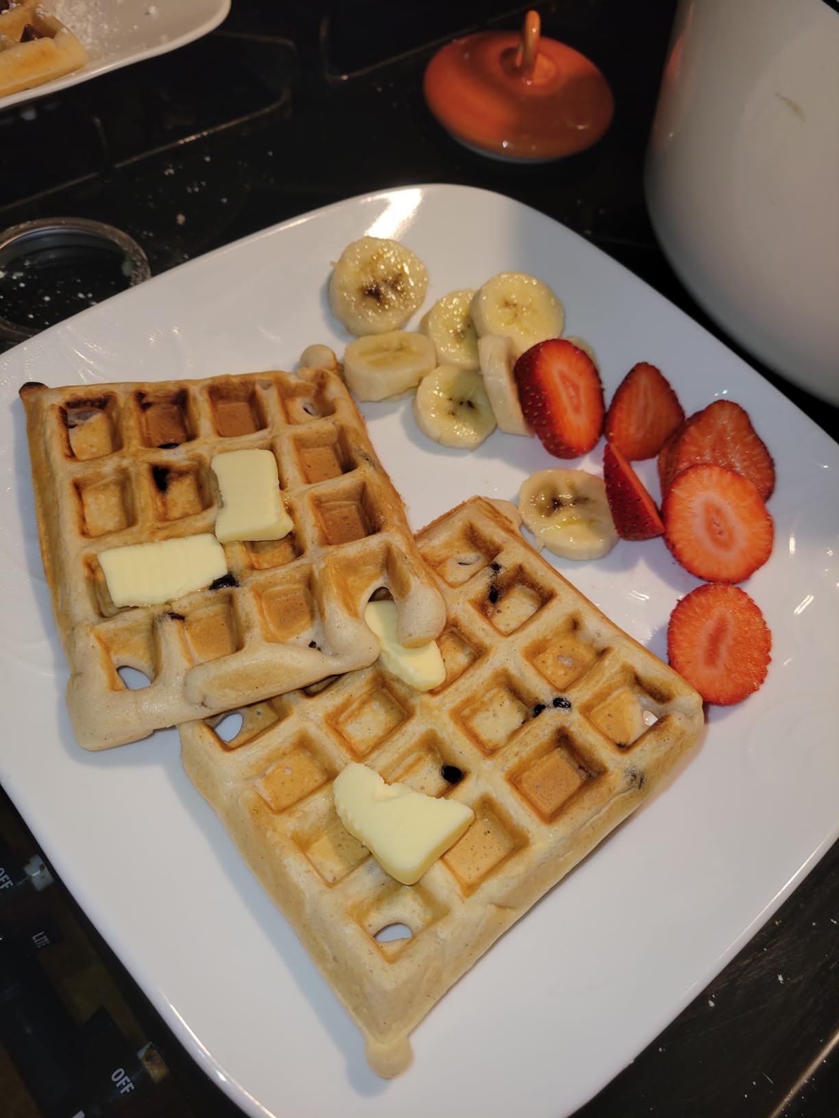 Hamilton Beach Belgian Waffle Maker with PFAS-Free Non-Stick Grids, Makes 4 Waffles at Once, 26020MN customer photo 1