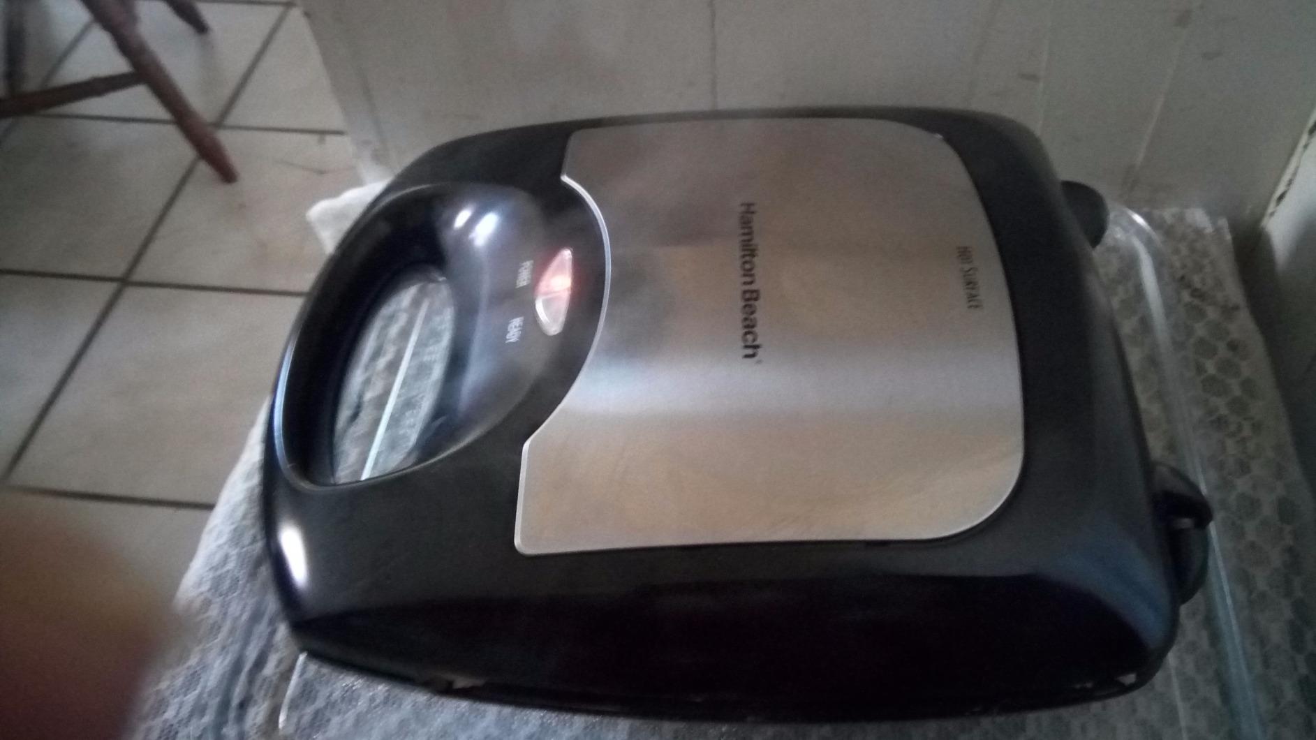 Hamilton Beach Belgian Waffle Maker with PFAS-Free Non-Stick Grids, Makes 4 Waffles at Once, 26020MN customer photo 2