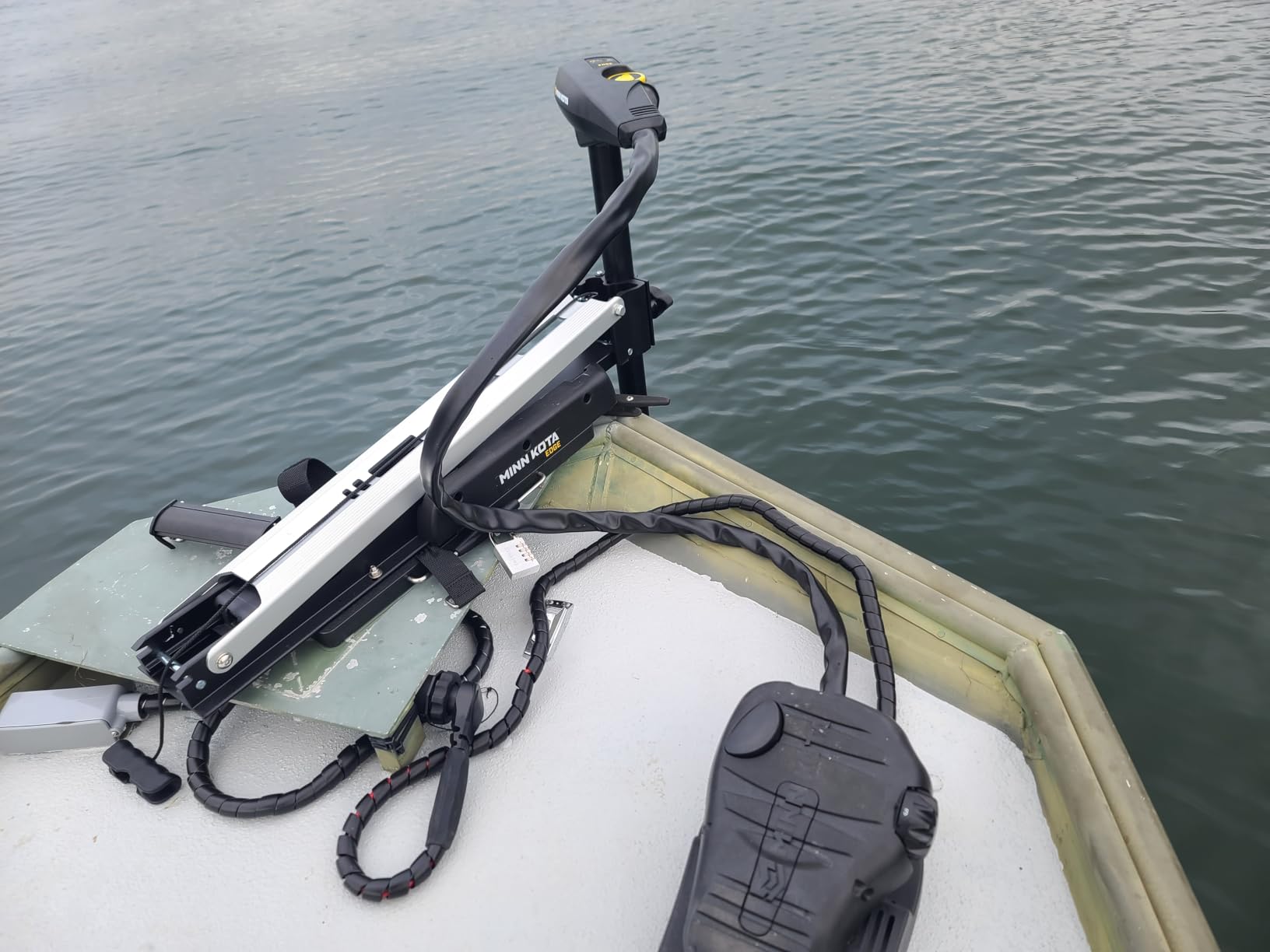 Minn Kota Edge Bow-Mount Electric Trolling Motor with Foot Pedal Control – 70 Lb. Thrust, 45 In. Shaft, Freshwater customer photo 2