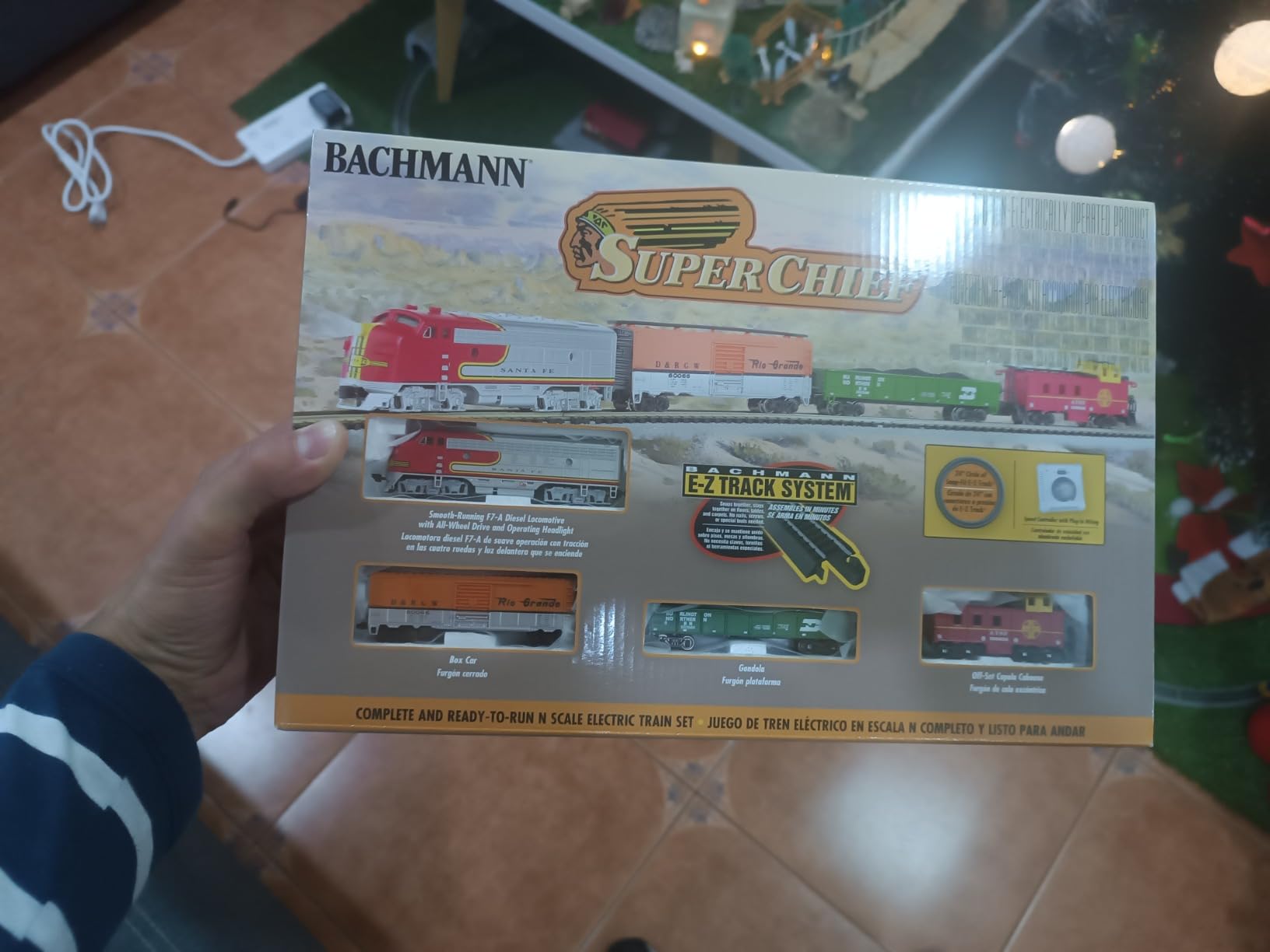 Bachmann Trains - Super Chief Ready To Run Electric Train Set - N Scale customer photo 2