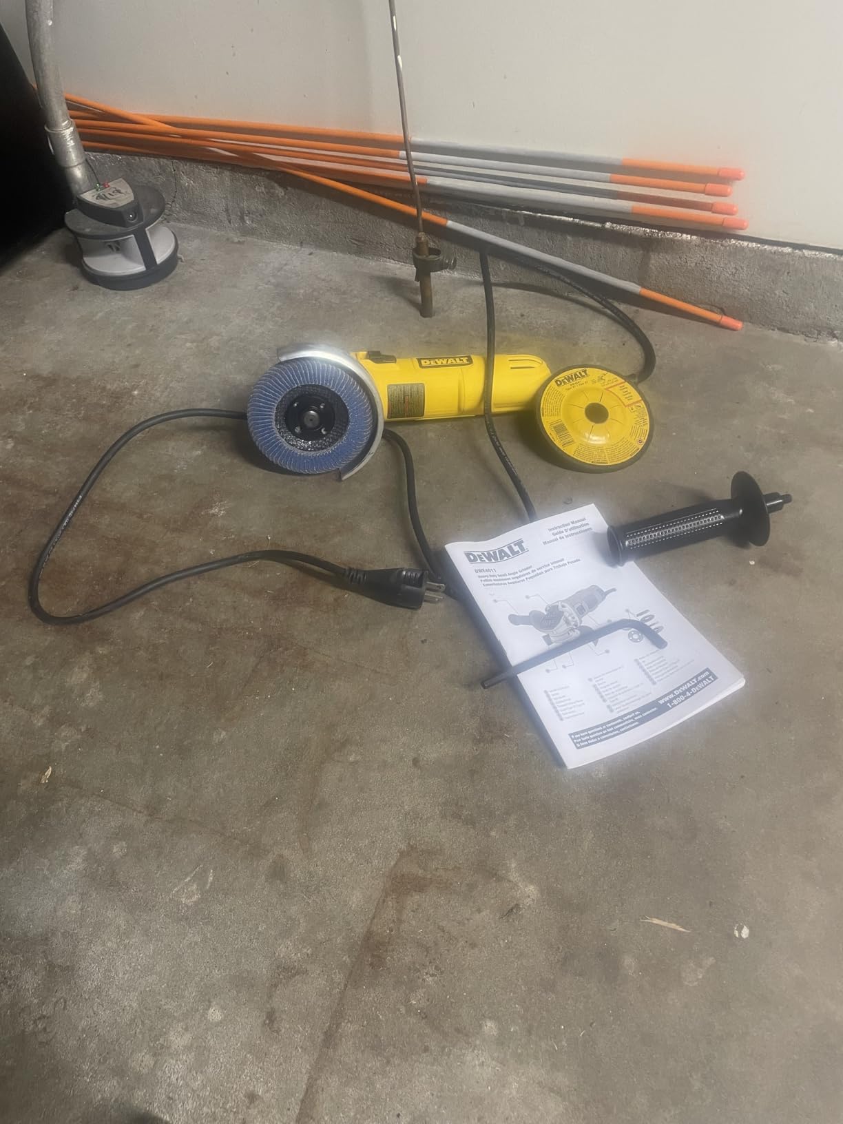 DEWALT Angle Grinder, One-Touch Guard, 4-1/2 -Inch (DWE4011) customer photo 1
