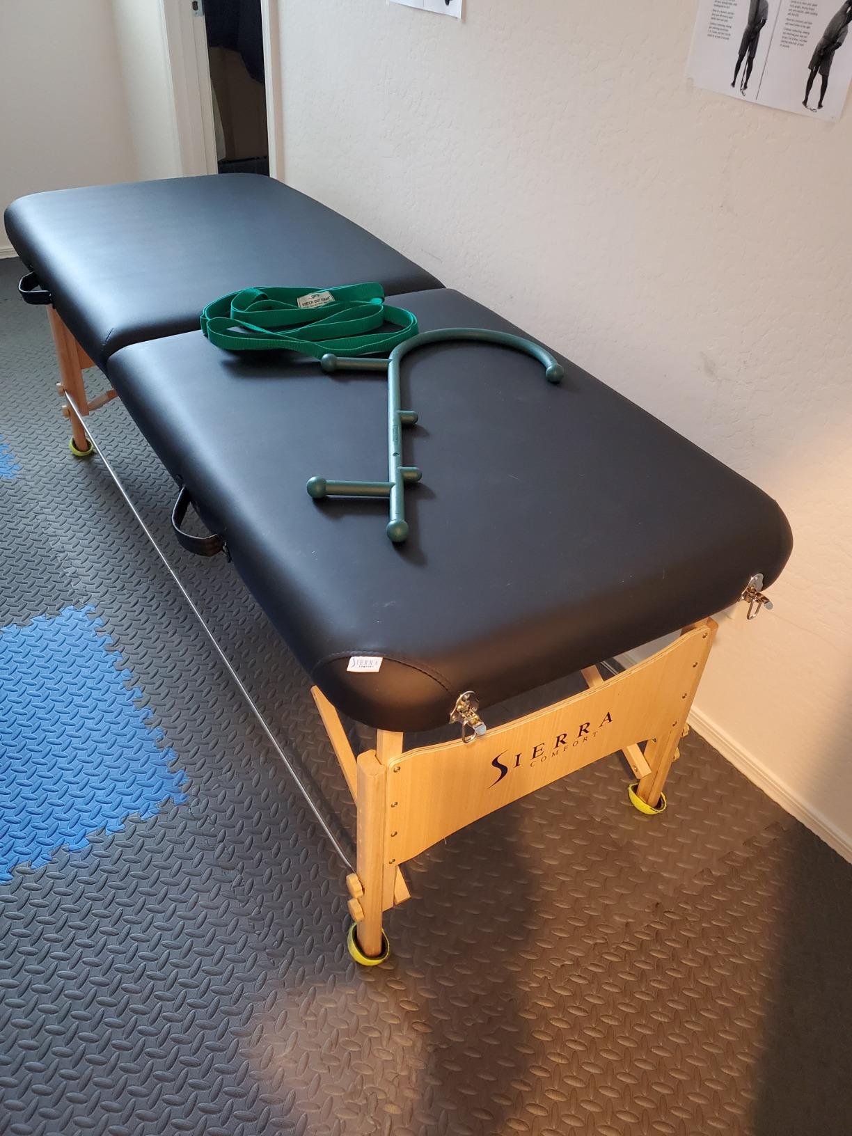 Sierra Comfort Basic Portable Massage Table, Black customer photo 2