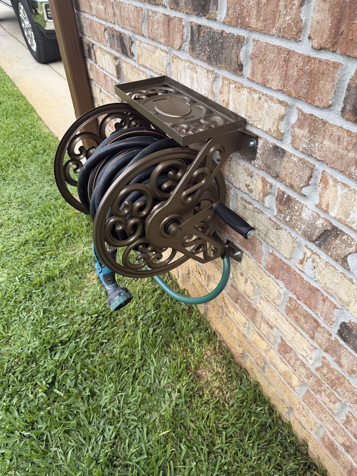 Liberty Garden 708 Steel Decorative Wall Mount Garden Hose Reel, Holds 125-Feet of 5/8-Inch Hose - Bronze customer photo 2