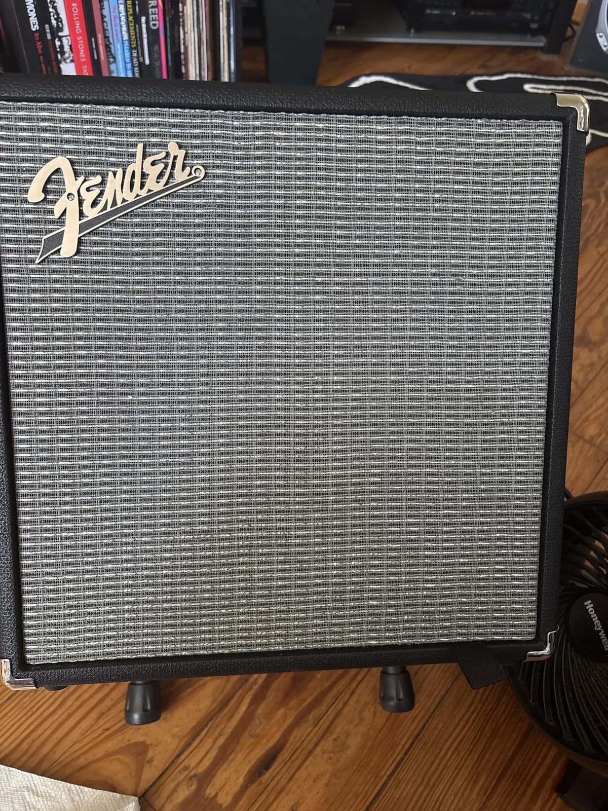 Fender Rumble 25 V3 Bass Guitar Amplifier Combo, 25 Watt with 8