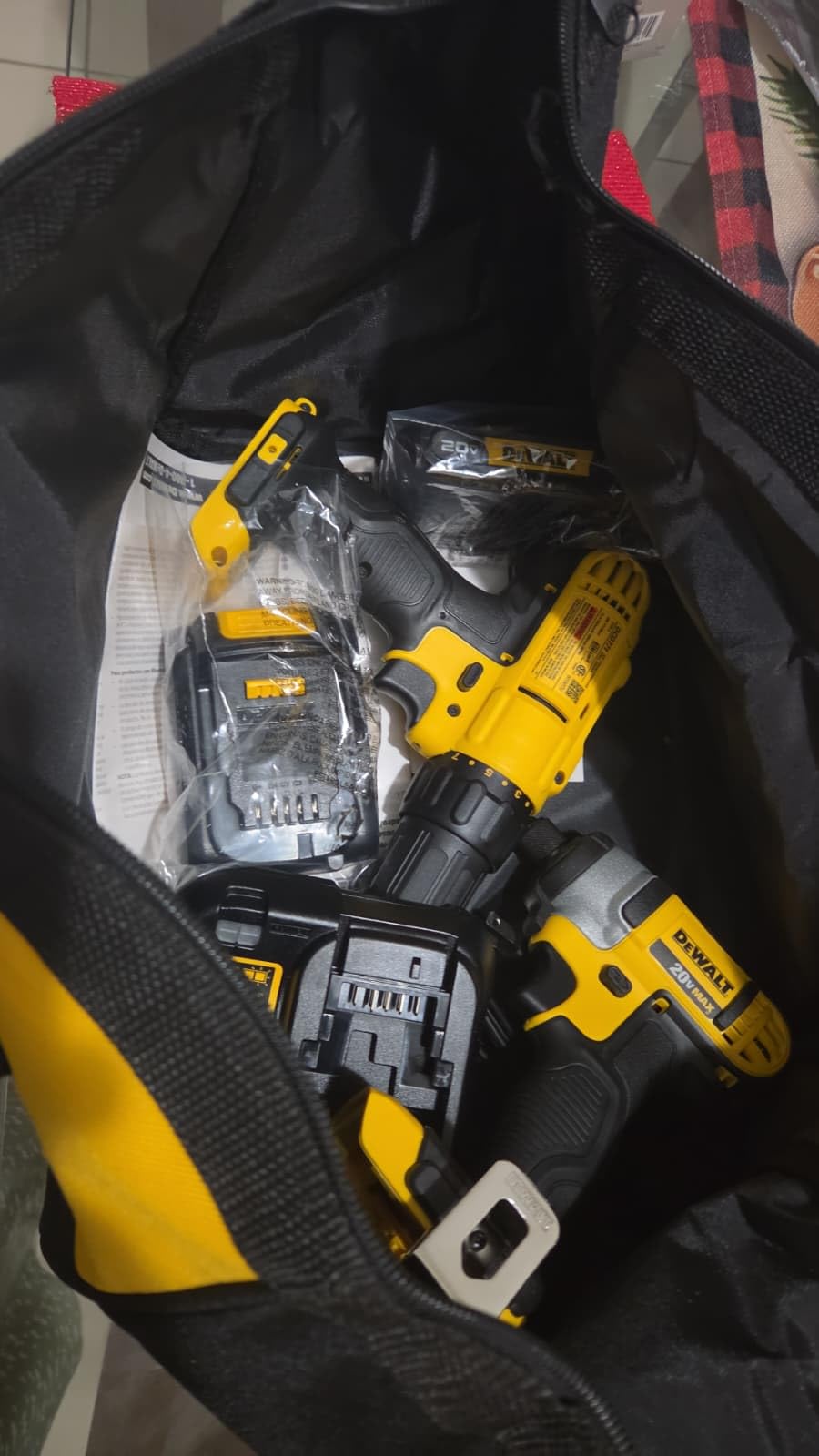 DEWALT 20V MAX Cordless Drill and Impact Driver, Power Tool Combo Kit , Includes 2 Batteries, Charger and Bag (DCK240C2) customer photo 1