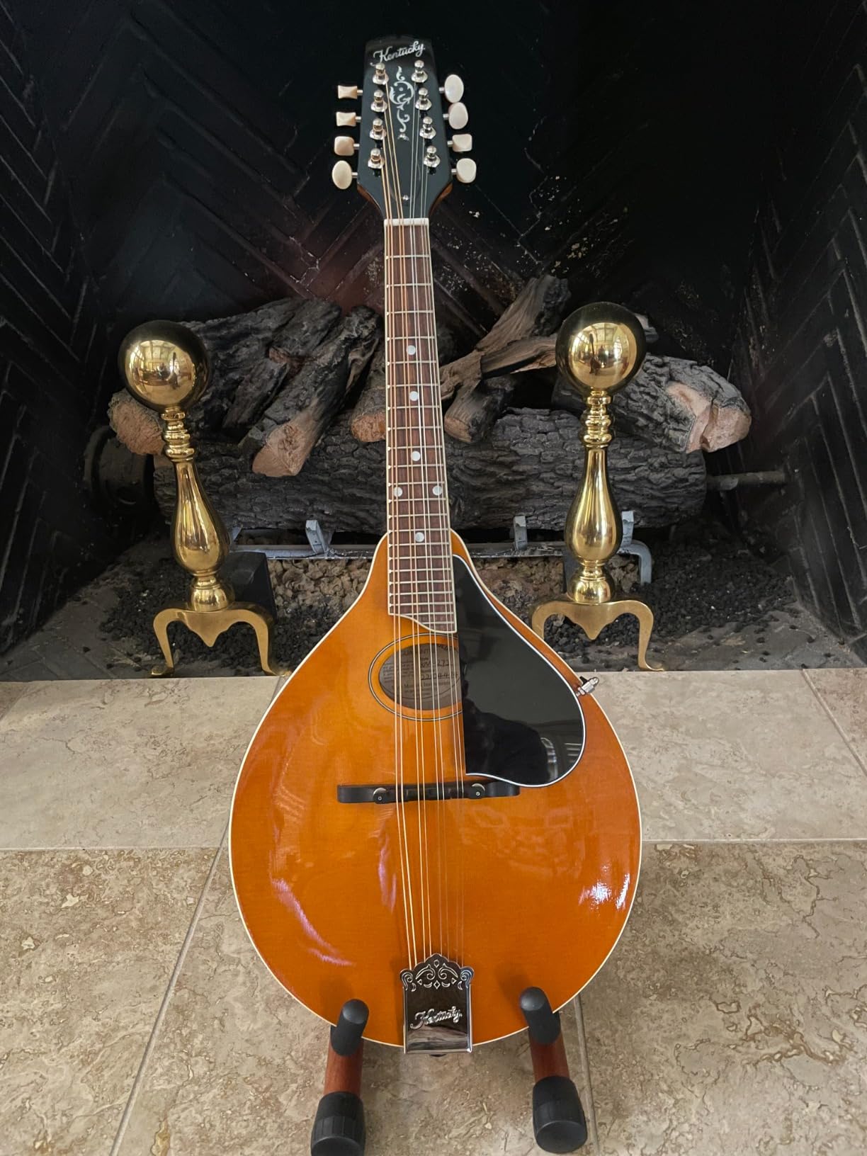 Kentucky KM-272 Artist Oval Hole A-Style Mandolin – Transparent Amber – Solid Spruce Top, Maple Back & Sides, Rosewood Fingerboard – Professional Mandolin for Beginner and Advanced Players customer photo 2