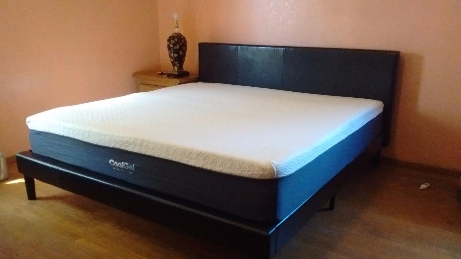 COOL GEL 12 Inch Queen Mattress, Cooling Gel Memory Foam Mattress in a Box, Medium Firm Support & Pressure Relief, Fiberglass Free, CertiPUR-US Certified customer photo 1