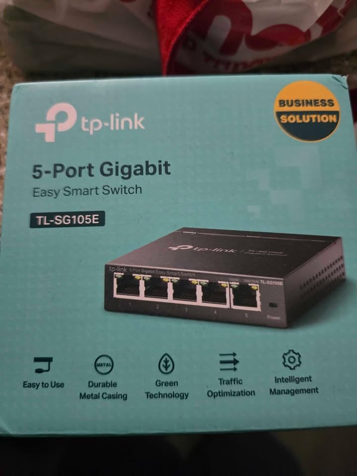 TP-Link 5-Port Gigabit Ethernet Easy Smart Switch| Plug and Play | Desktop | Sturdy Metal w/Shielded Ports | Limited Lifetime Replacement (TL-SG105E), Black customer photo 1